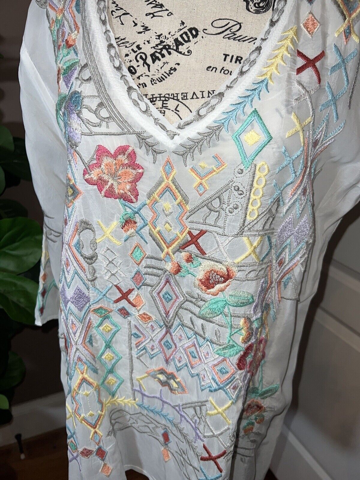 Johnny Was Silky White Embroidered Peasant Blouse Top Tunic L Large SPRING