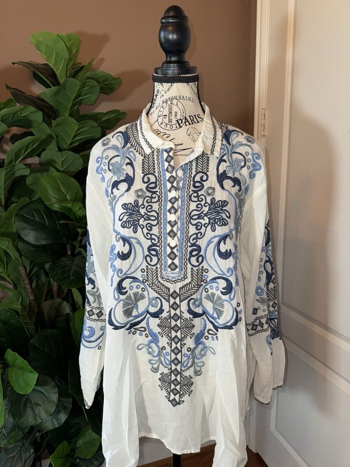 Johnny Was XL Blue & White Embroidered Floral Button Up Blouse Top Long Sleeve