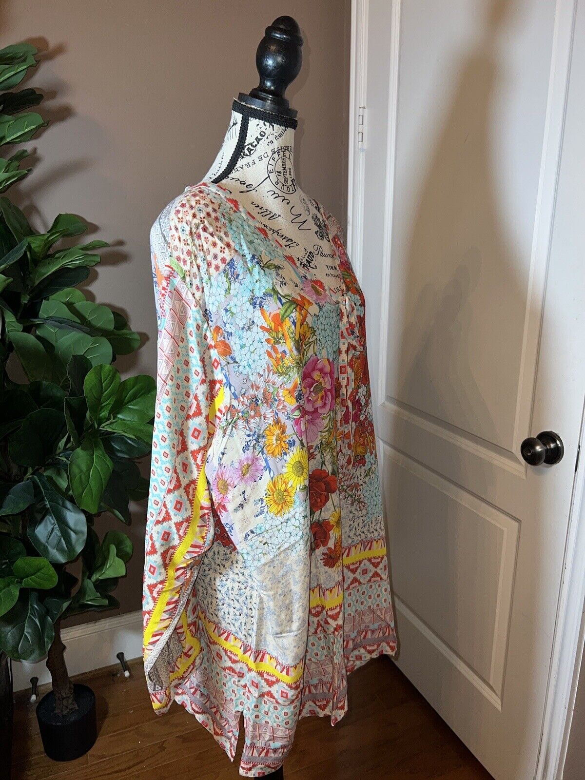 Johnny Was Sz 1X 1XL Silky Floral Spring Tunic Top Beautiful Flowers Flow SPRING