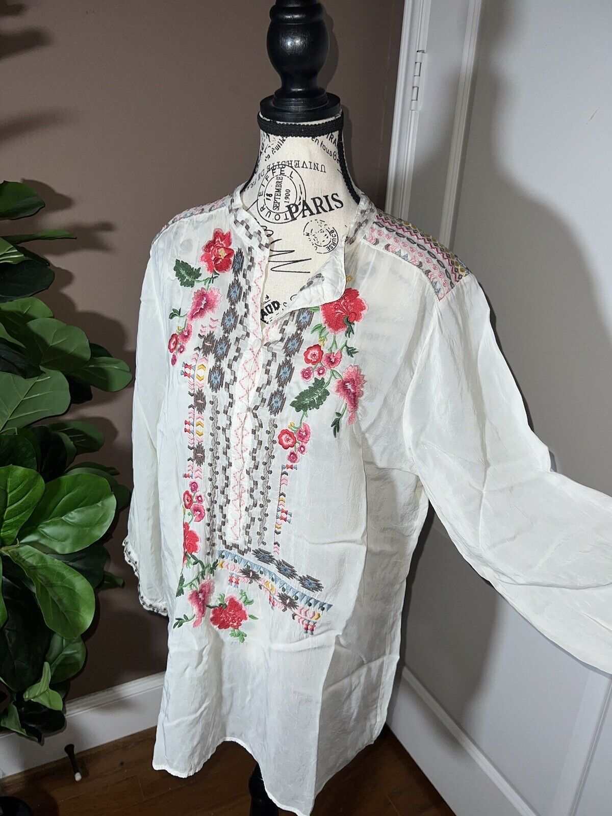 Johnny Was Silky White Embroidered Peasant Blouse Top Tunic XL SUMMER