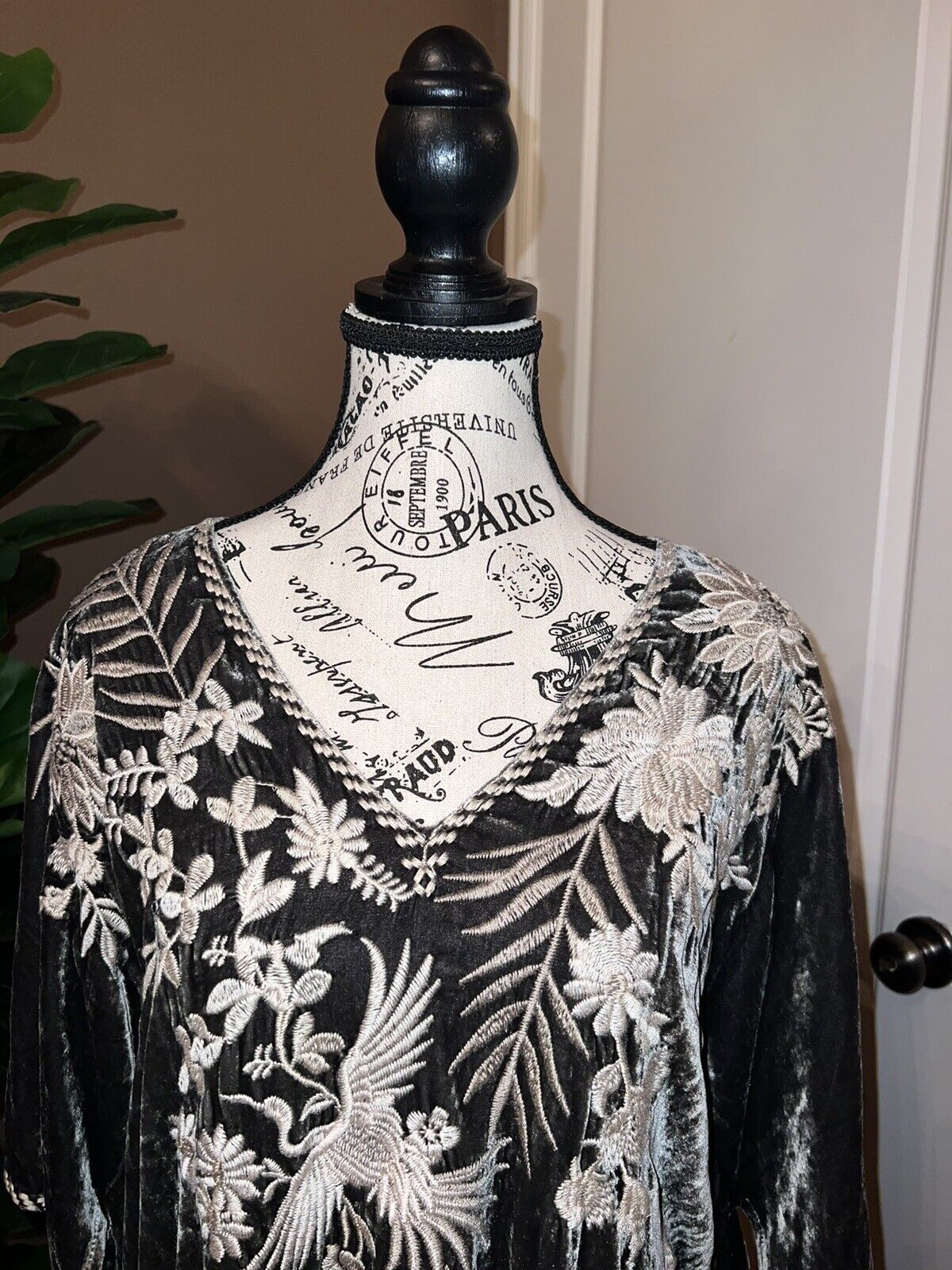 Johnny Was Grey Velvet Heavily Embroidered Tunic Top Long Sleeve Sz M Medium