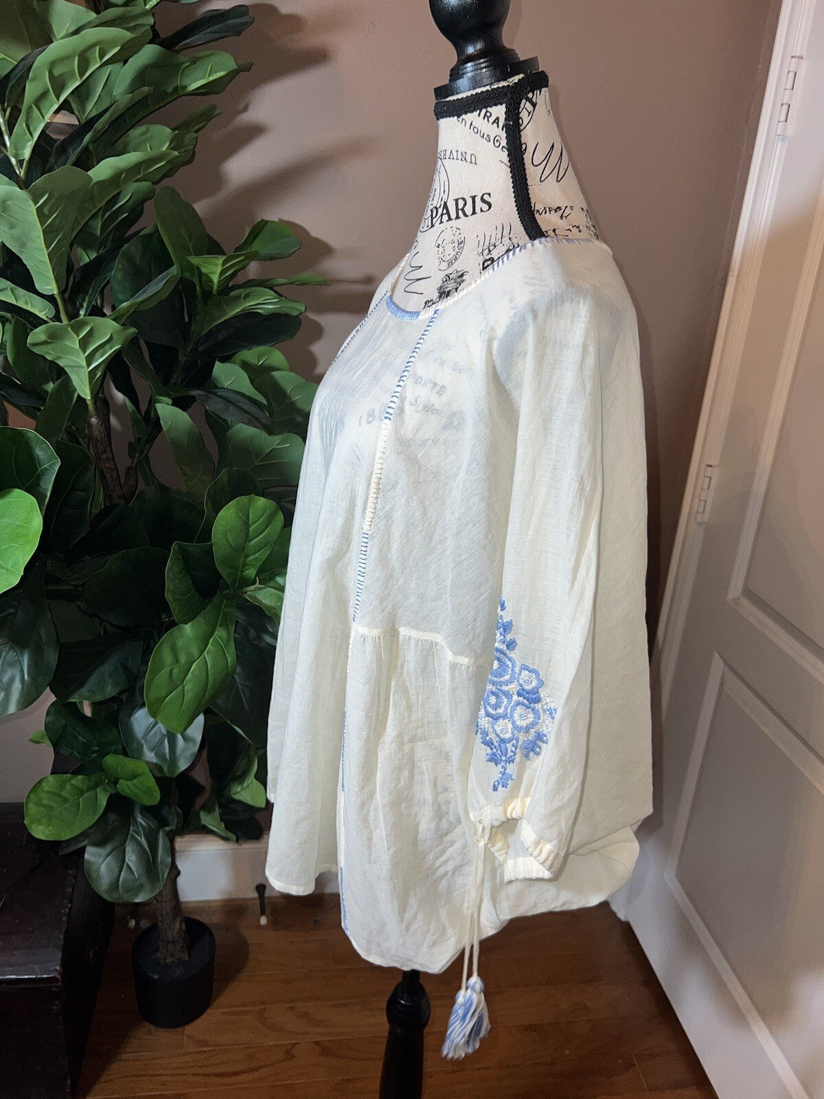 Johnny Was L Large White & Blue Cotton Poncho Peasant Top Tassels Beading Cool Johnny Was