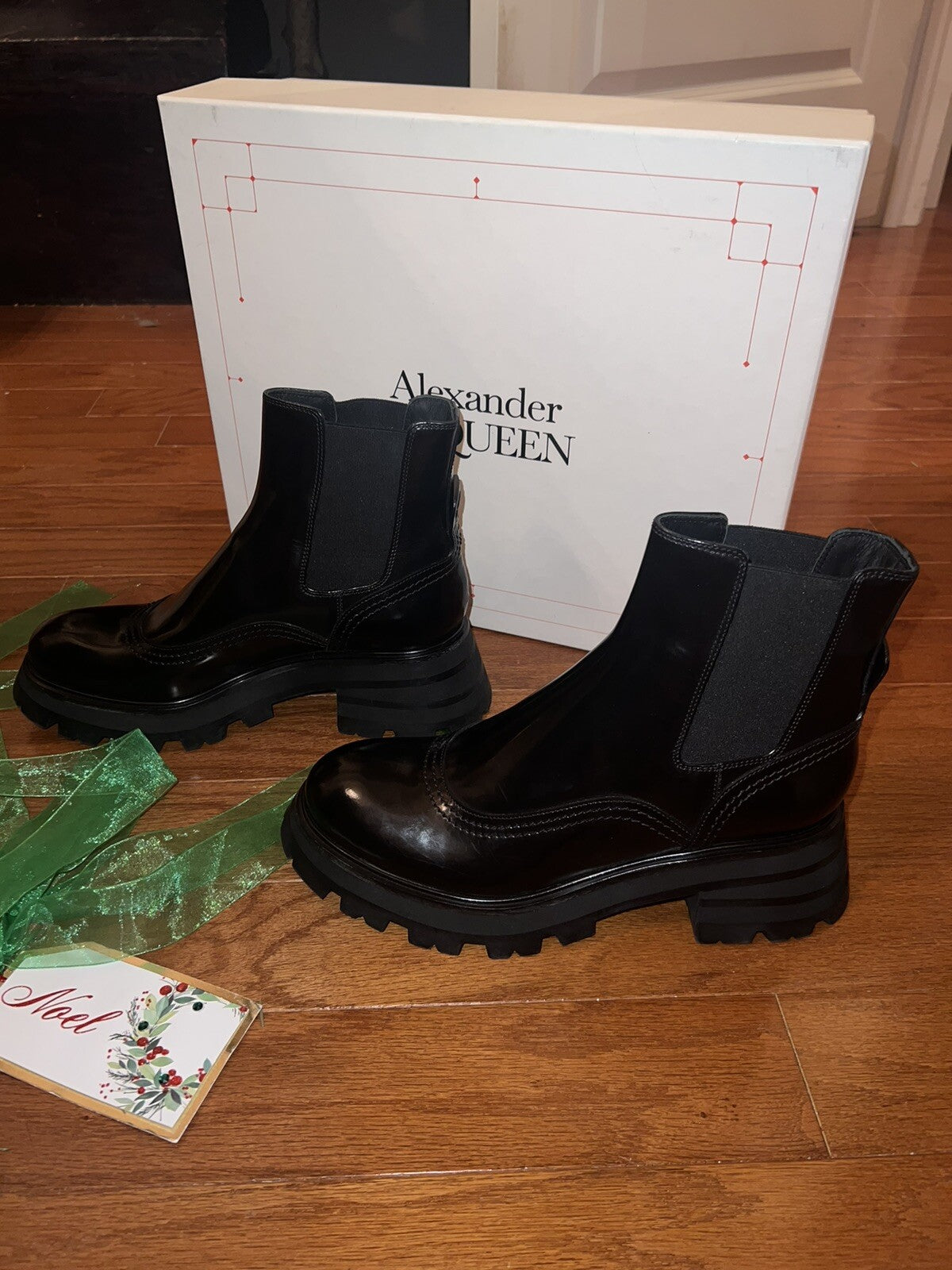 In Box ALEXANDER MCQUEEN Wander Leather Chelsea Boots 10 Black Neiman Marcus Alexander McQueen