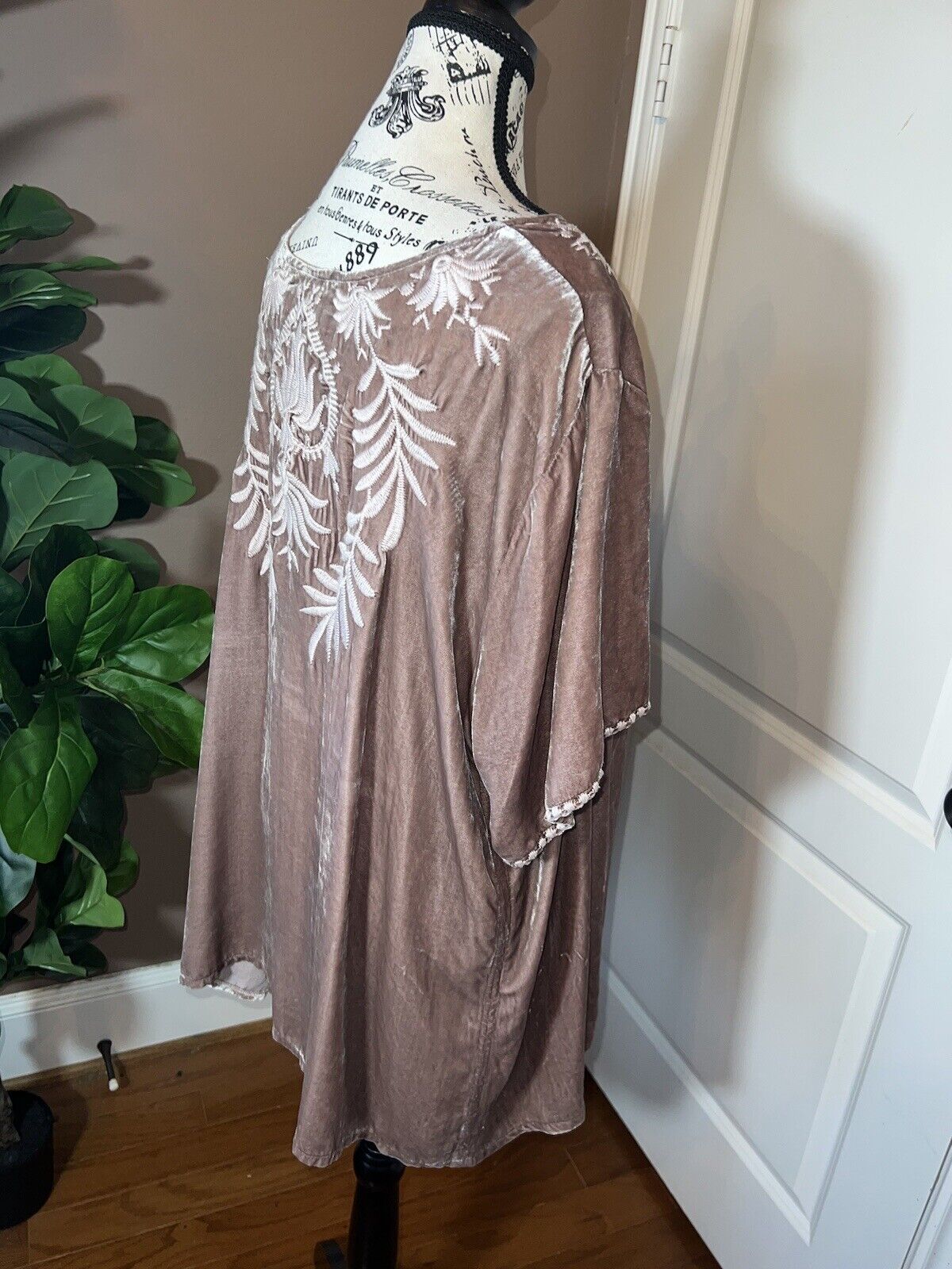 Johnny Was Dusty Rose Pink Velvet Embroidered Tunic Top Flutter Sleeve 1XL 1X XL