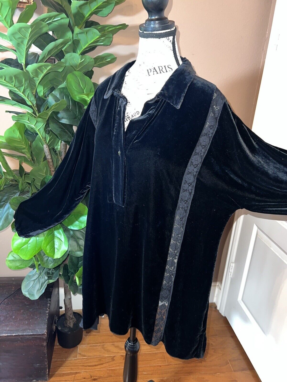 Johnny Was Black Velvet With Inset Lace Tunic Top Long Sleeve Button Sz L Large