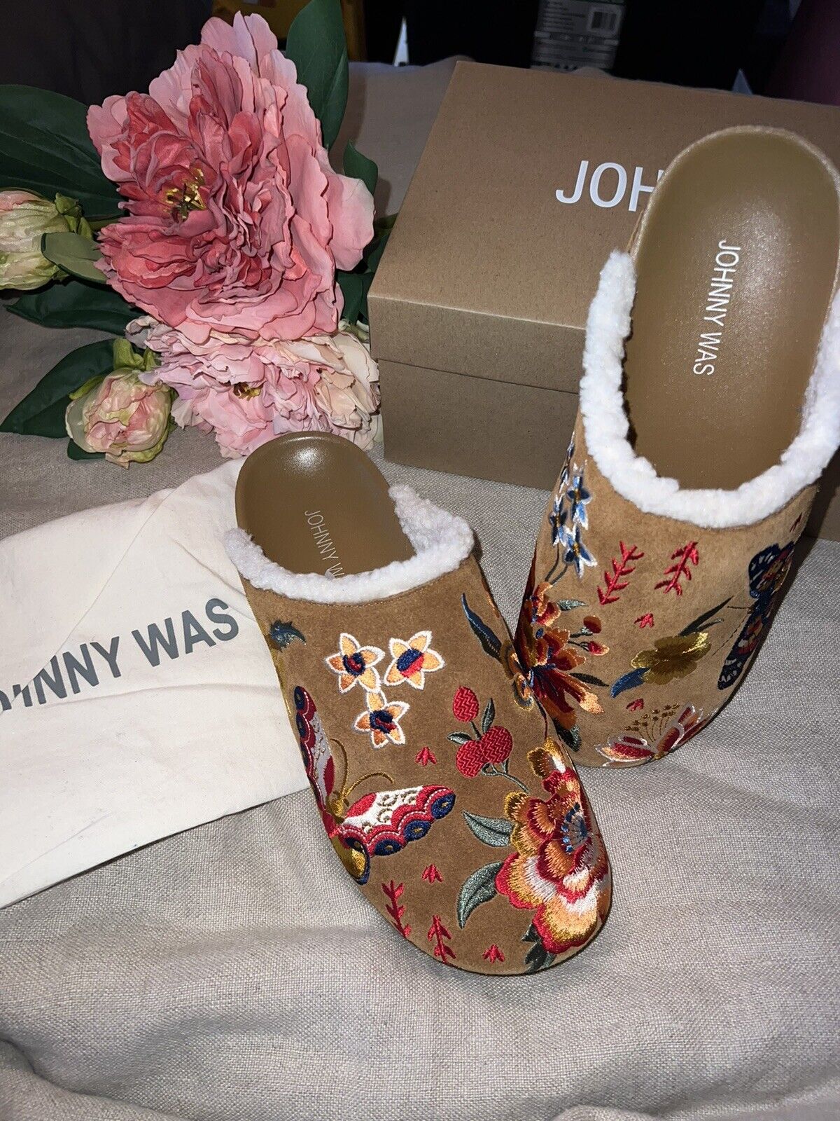 Johnny Was Sz 9 Embroidered Suede Shoes Mules Sherpa Lining W/ Box &Dust Bag