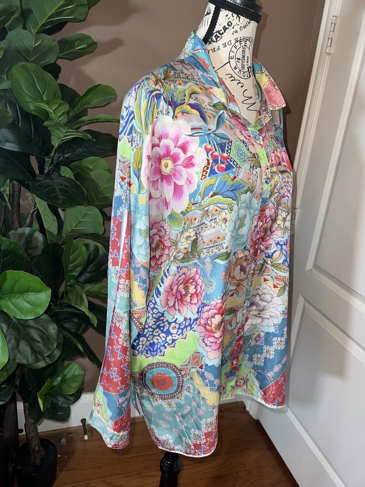 Johnny Was 100% Silk Long Sleeve Tunic Top Button Up Blouse Sz XL 1X 1XL