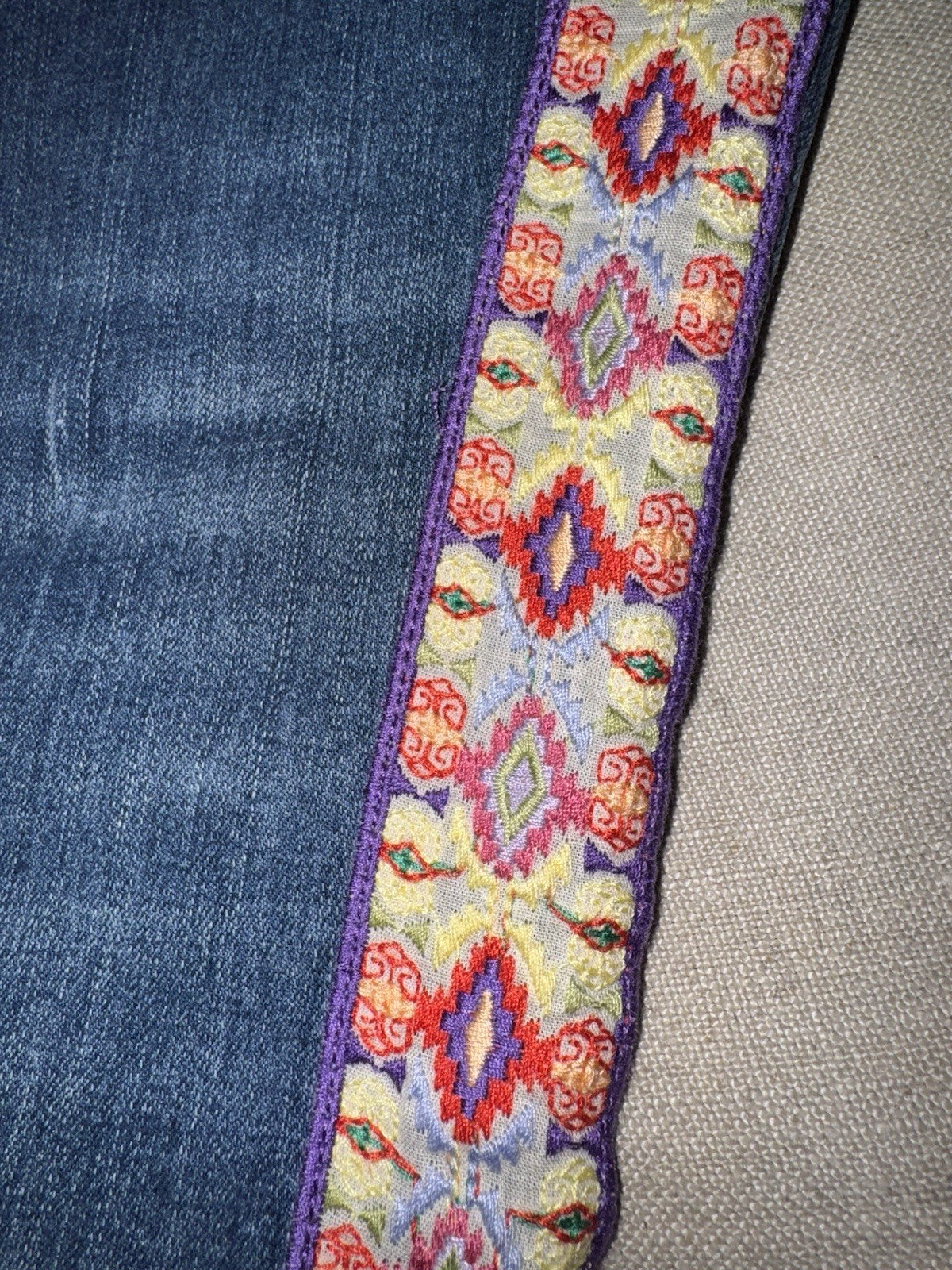 Johnny Was Sz 32 Cropped Skinny Jeans Washed Blue Embroidered Trim Down Leg Johnny Was