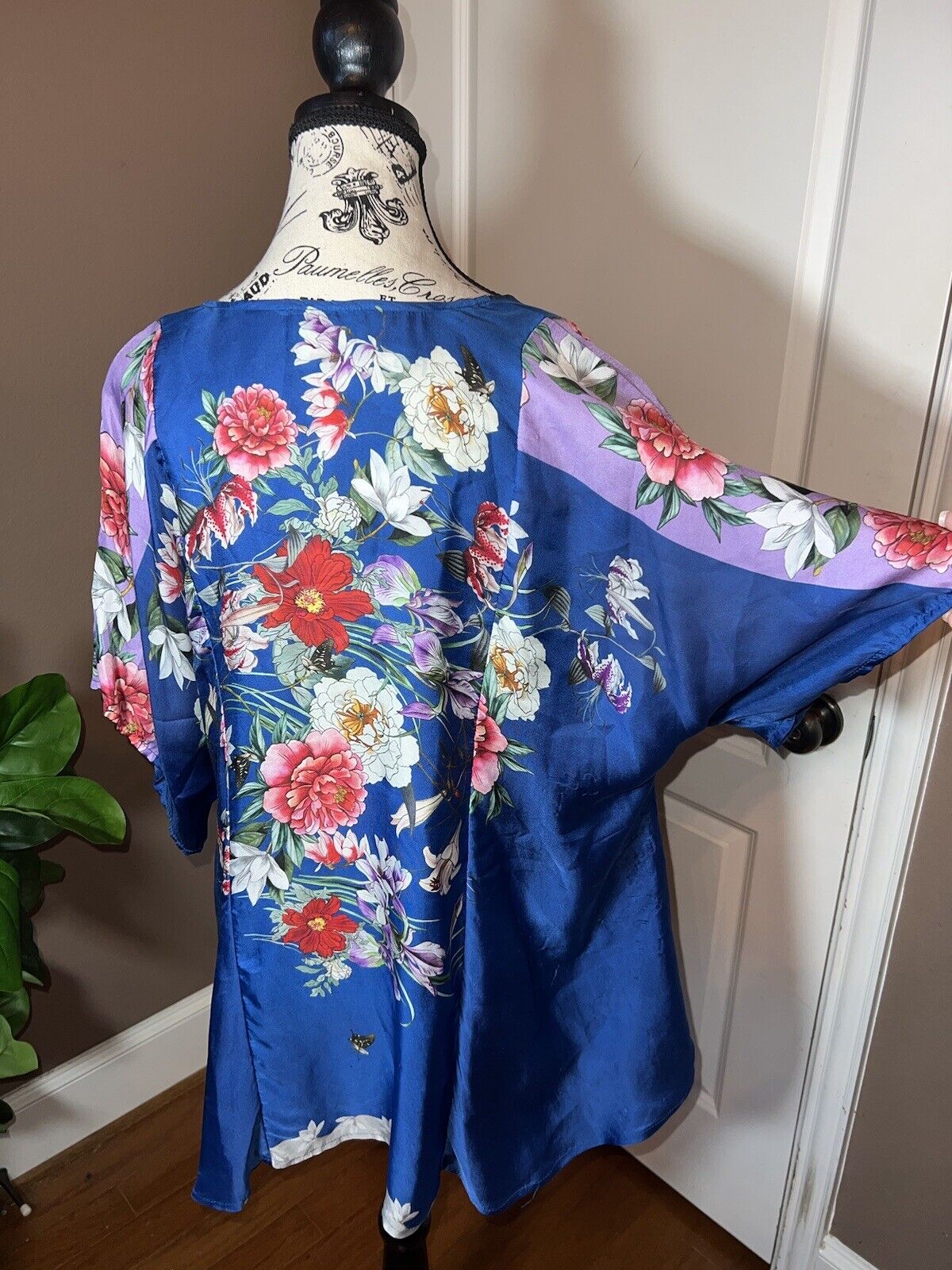 Johnny Was 100% Silk Tunic Top With Flowers & Butterflies Sz L Large Floral Blue