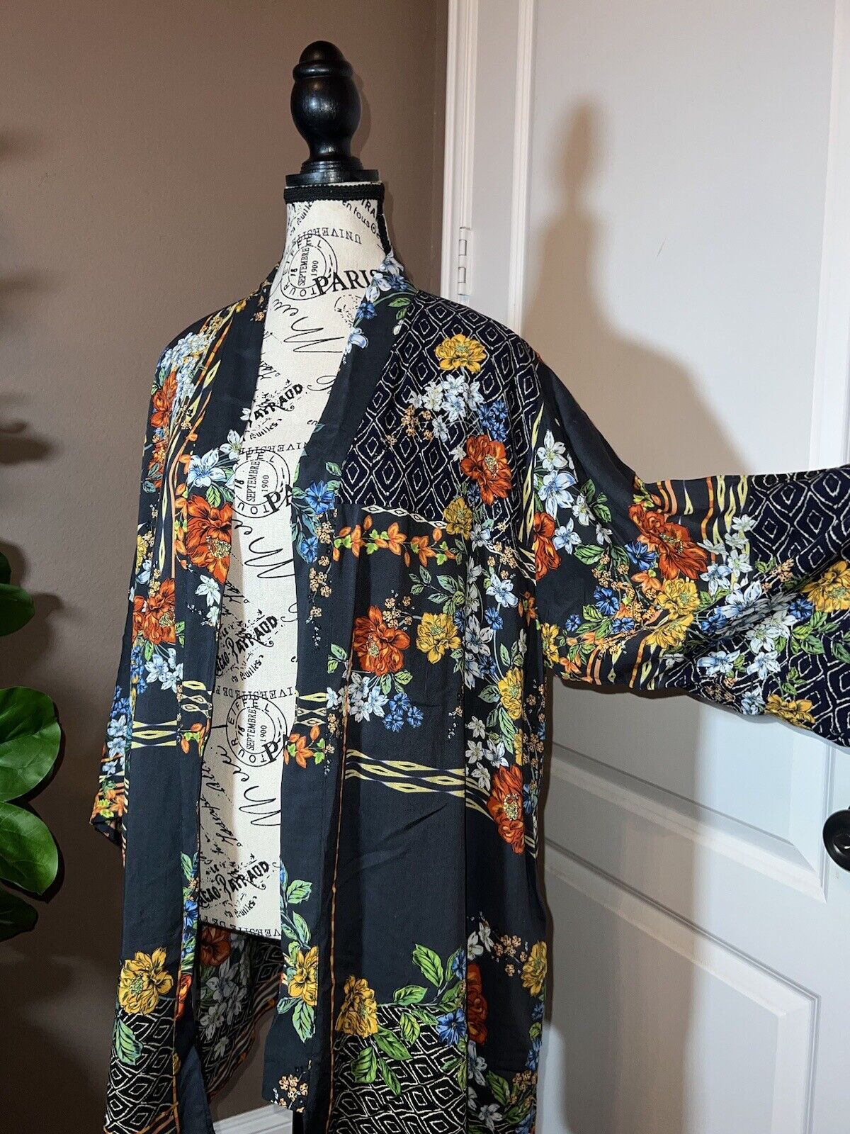 Johnny Was Silky Kimono Sz L Large Floral Beautifully Soft Black Floral Wrap