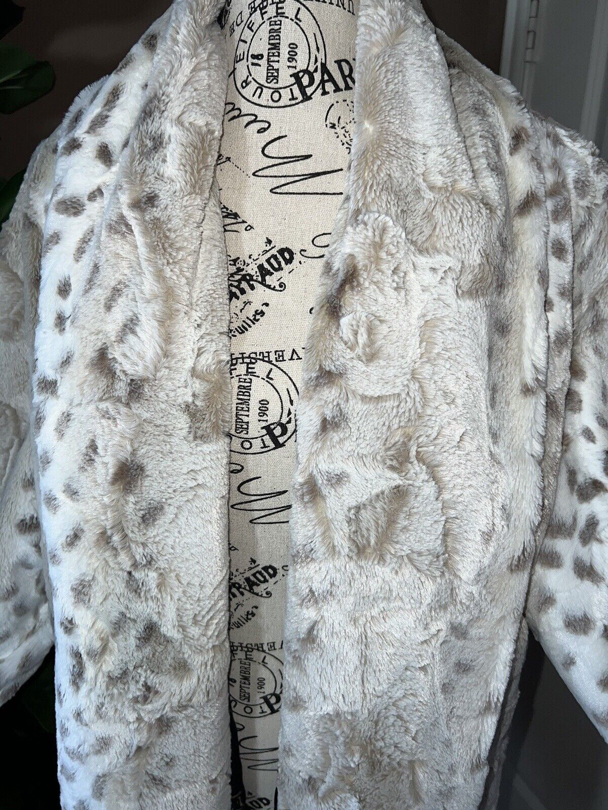 Johnny Was Snow Lynx Faux Fur Coat Jacket Wrap Sz XL 1X  100% Silk Lining