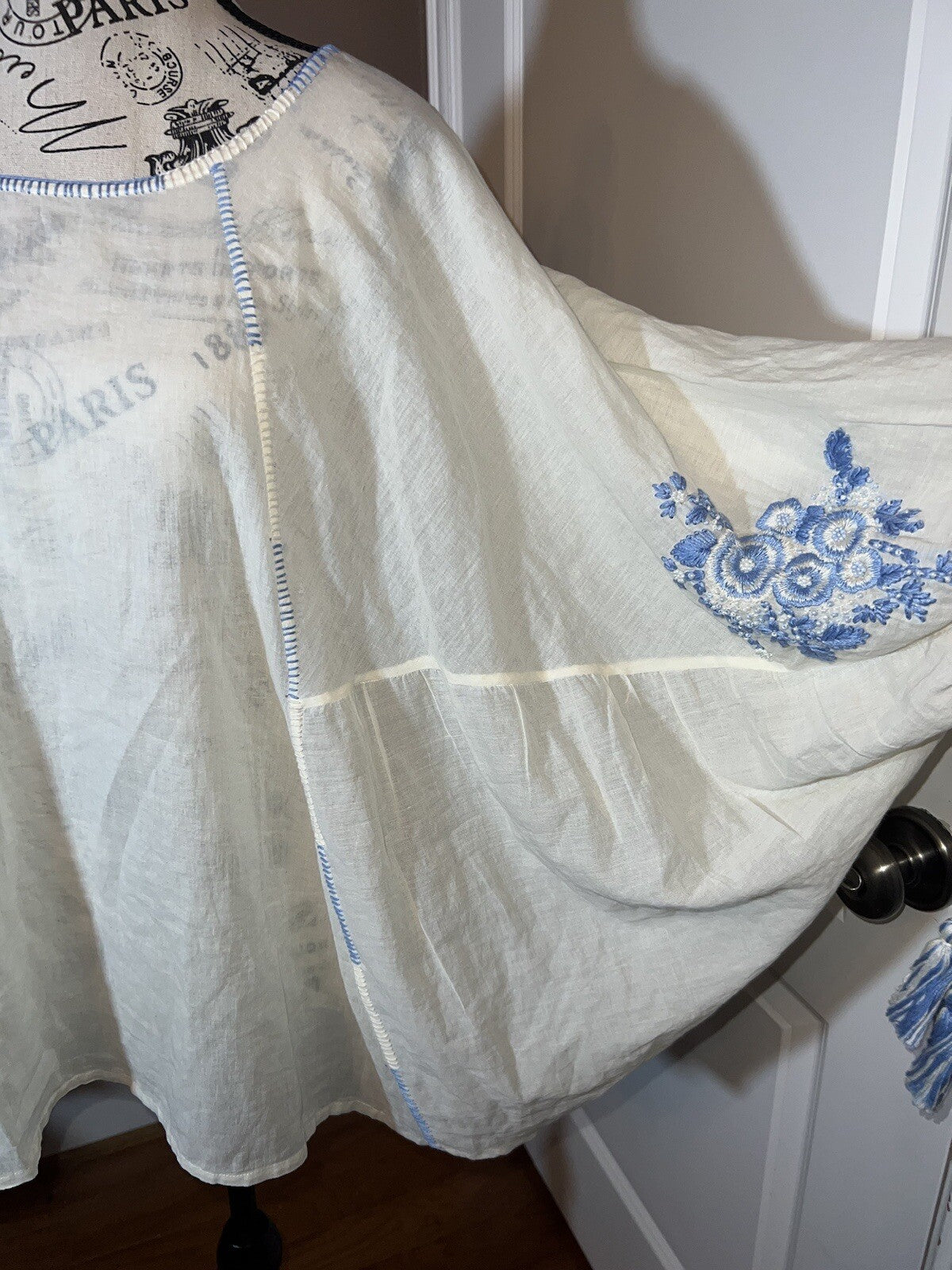 Johnny Was L Large White & Blue Cotton Poncho Peasant Top Tassels Beading Cool Johnny Was