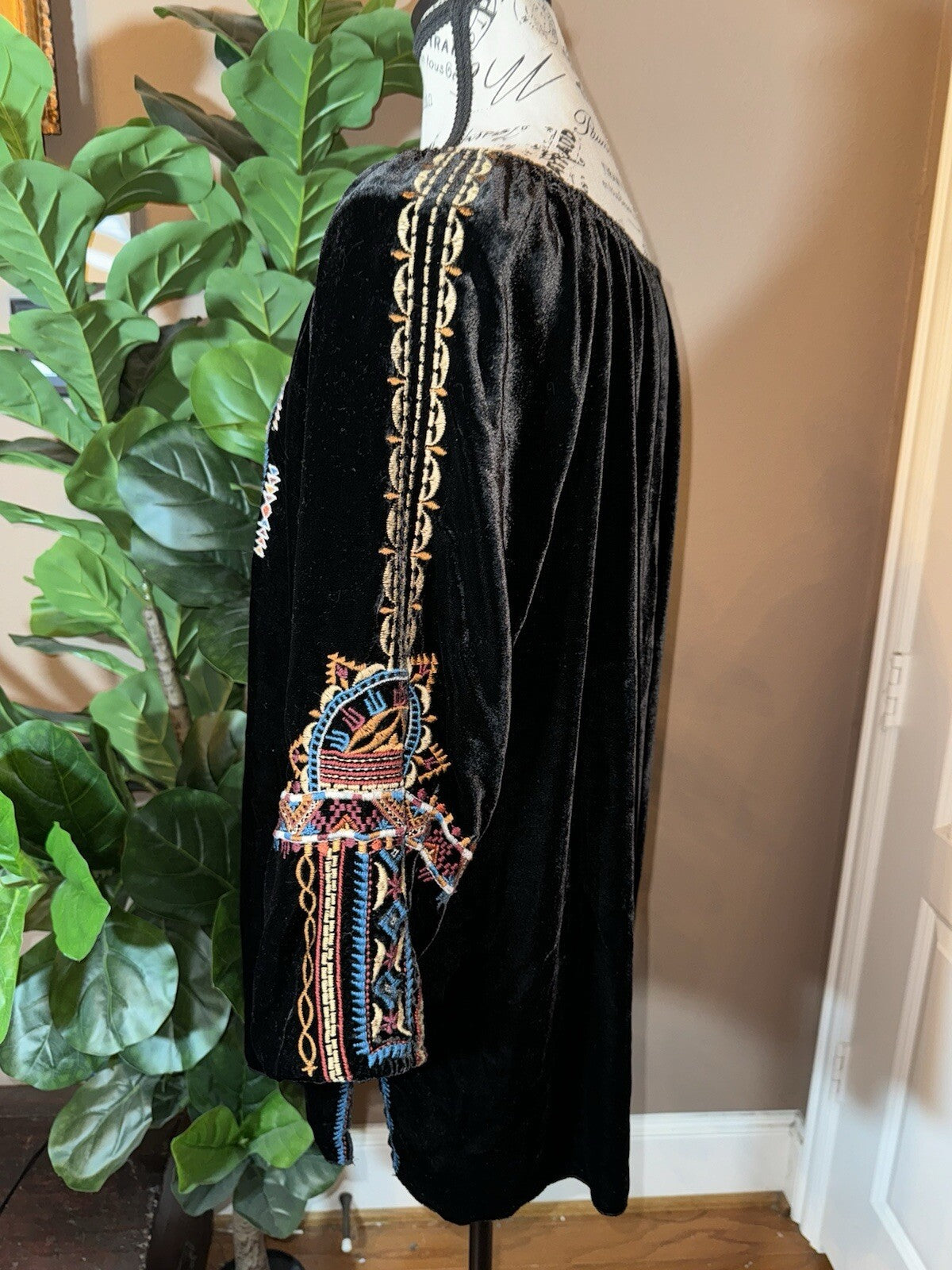 JOHNNY WAS L Large Black Velvet Peasant Blouse Shirt Tunic Top Embroidered Johnny Was