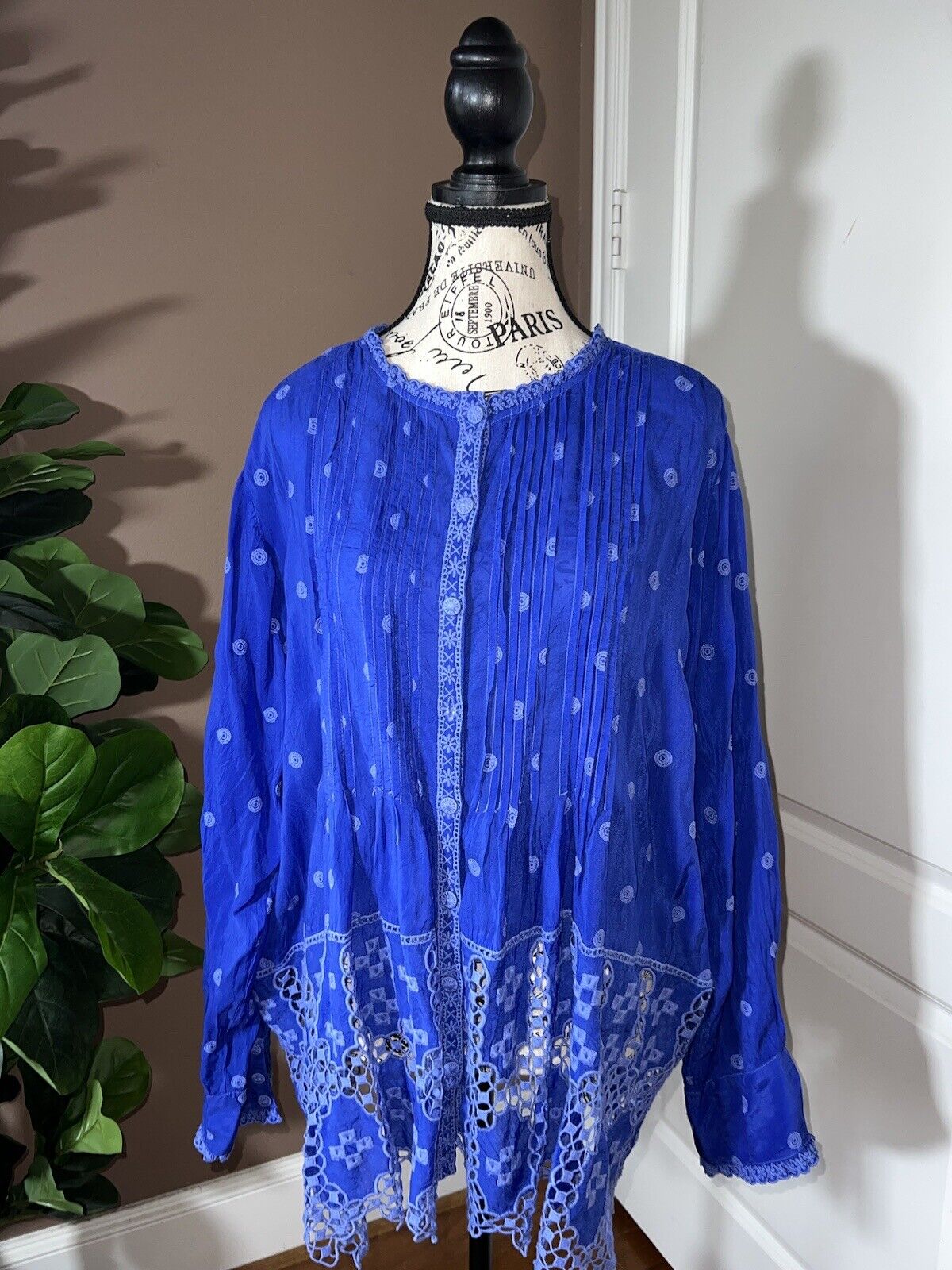 Johnny Was Sz XL Silky Cobalt Blue Tunic Top Embroidered Eyelet Lace Summer