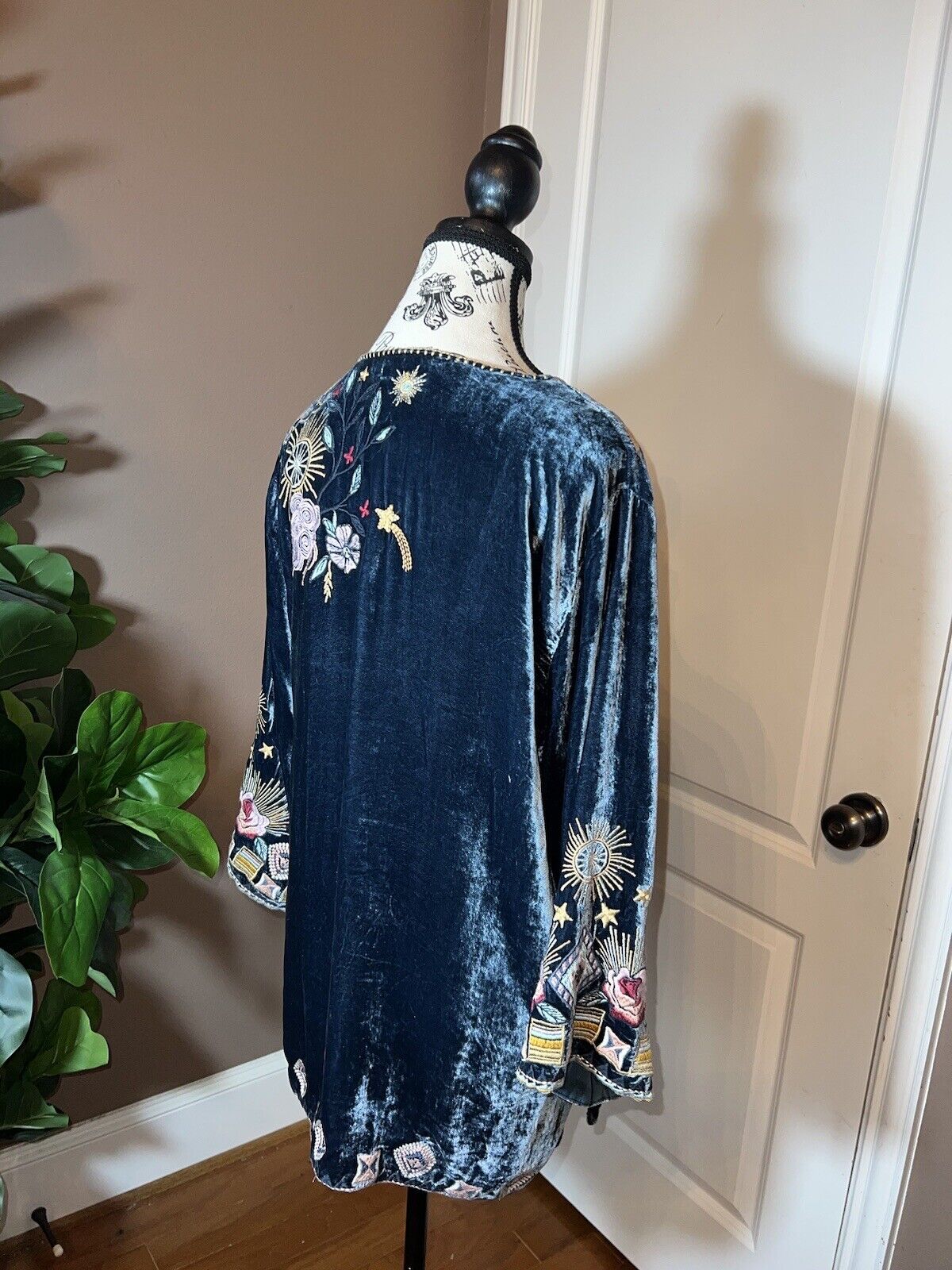 Johnny Was Midnight Blue Velvet Embroidered Tunic Top Kimono Sz M Medium