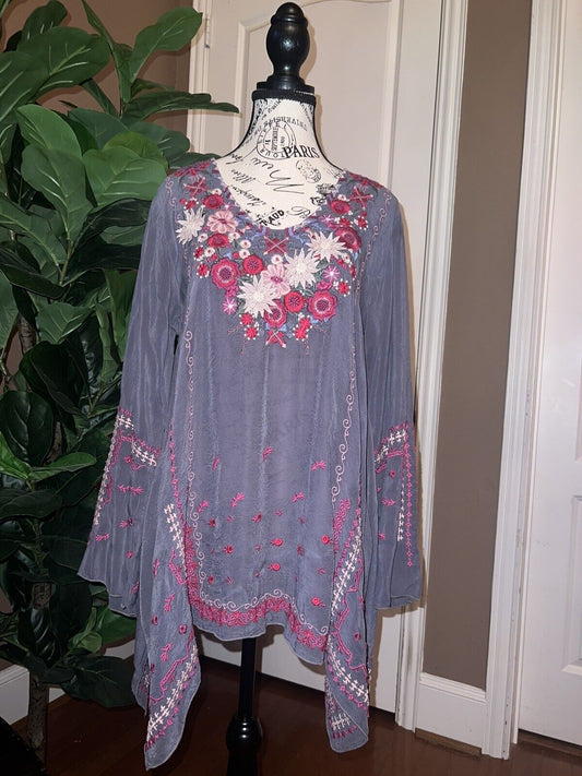 Johnny Was Sz M Medium Heavily Embroidered Silky Tunic Top Kimono Sleeve Grey