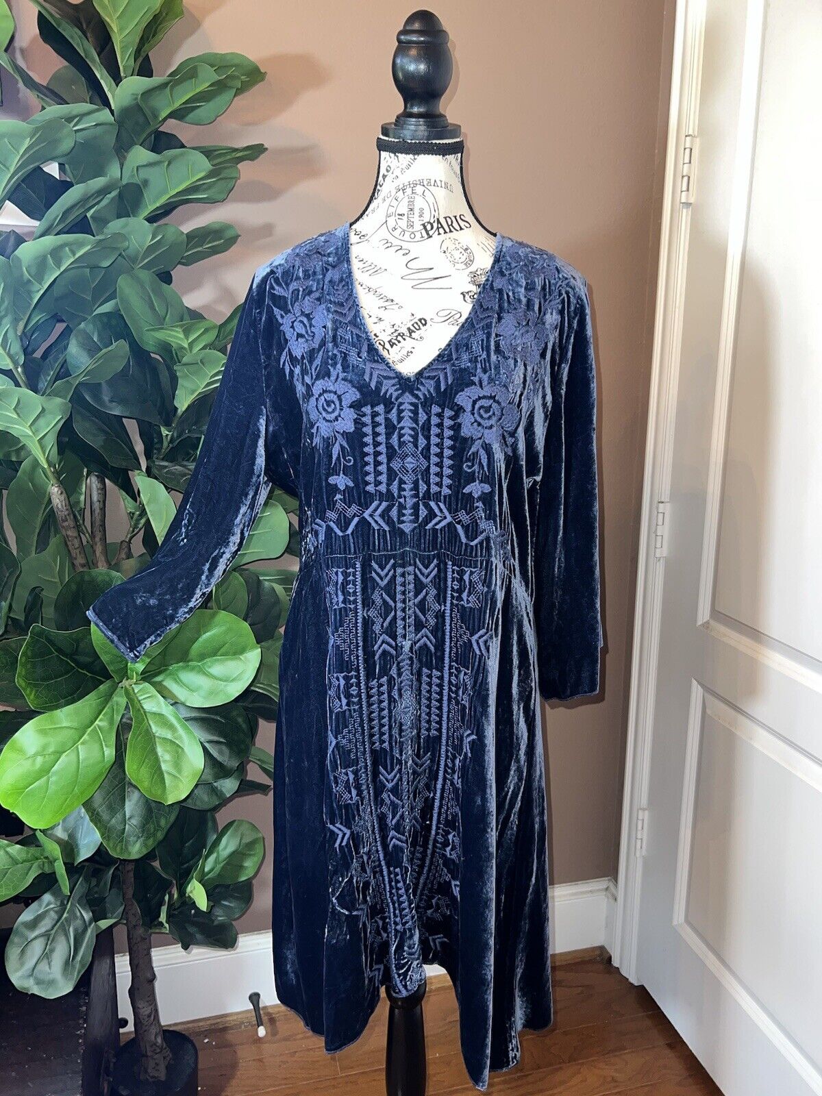 Johnny Was Blue Velvet Heavily Embroidered Mini Dress Long Sleeve Sz L Large