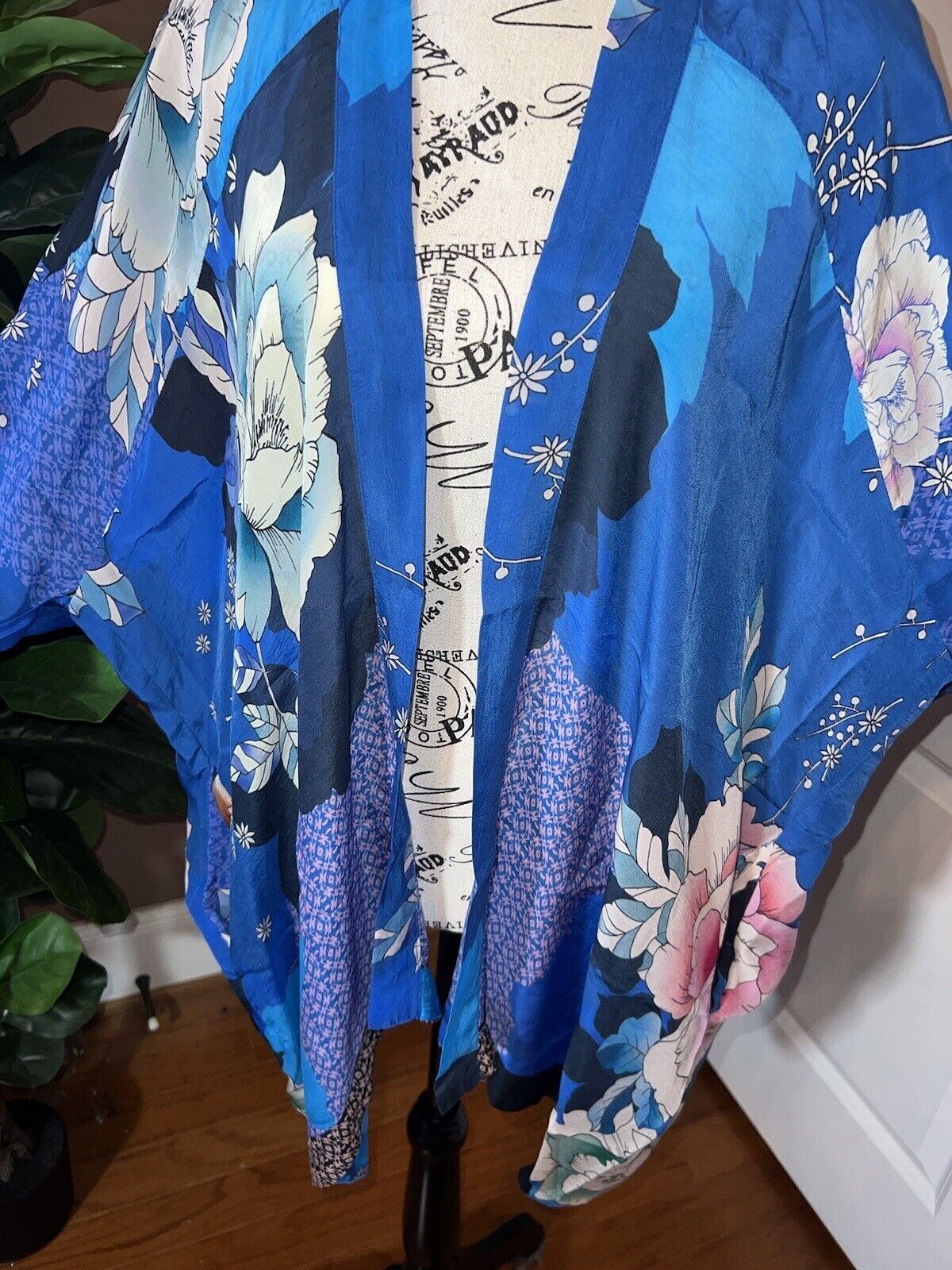 Johnny Was Silky Blue Floral Kimono Wrap Cardigan XL 1X 1XL Embroidered