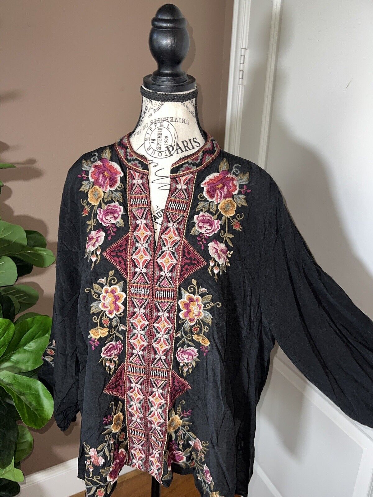 100% Silk Johnny Was Black Tunic Top XL 1X Kimono Embroidered Floral