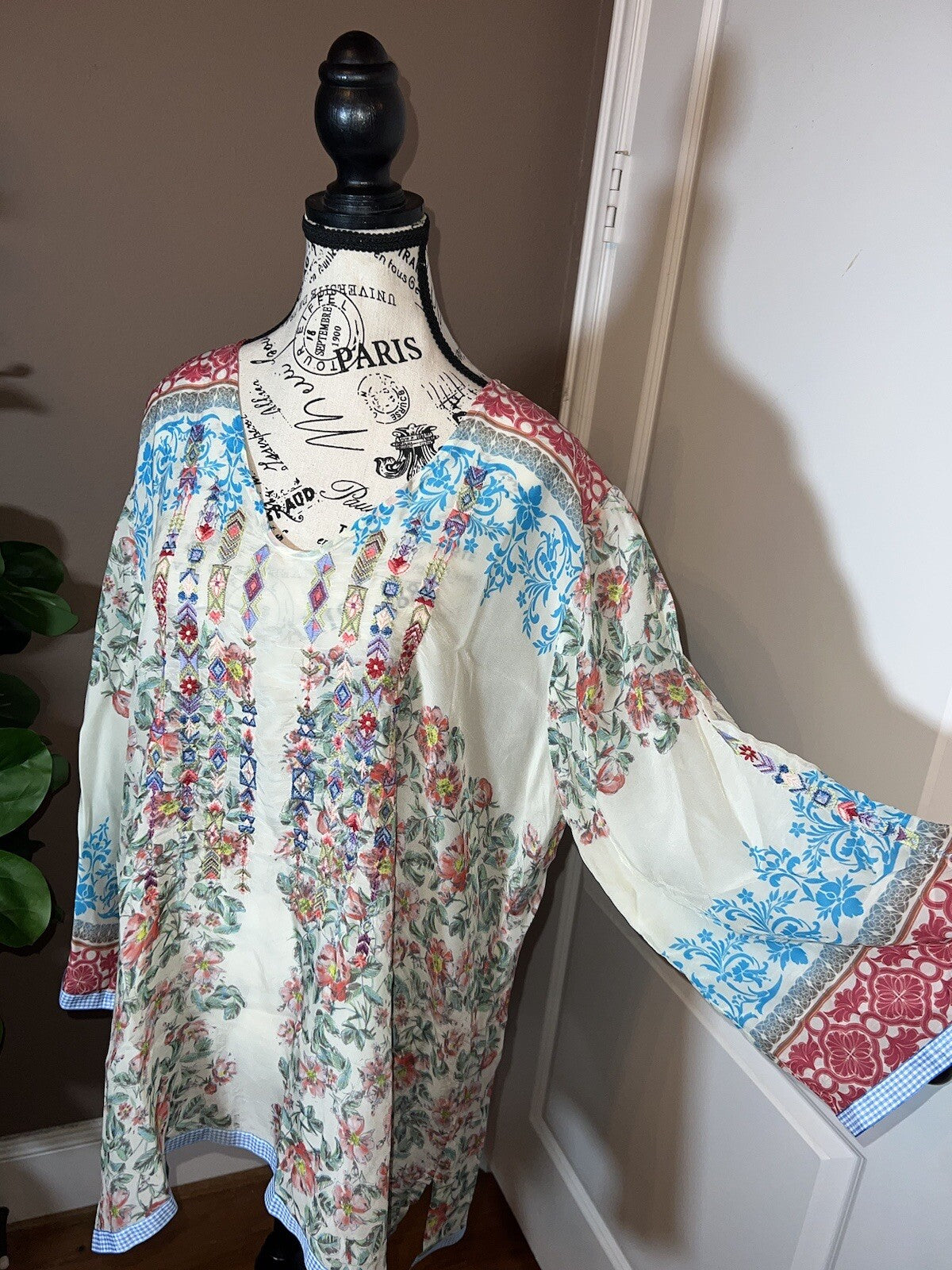 Johnny Was Sz XL Silky Soft White Tunic Top Embroidered Floral Johnny Was