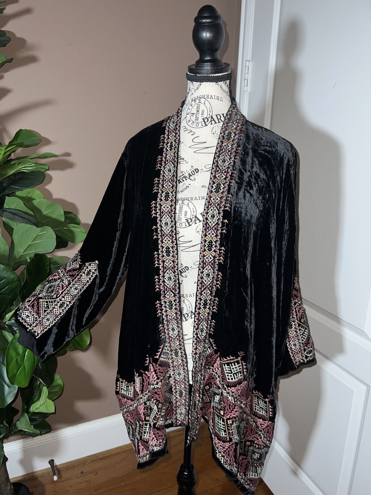 Johnny Was Black Velvet Sz XL ( 1XL  1XL ) Kimono Wrap Heavy Embroidery