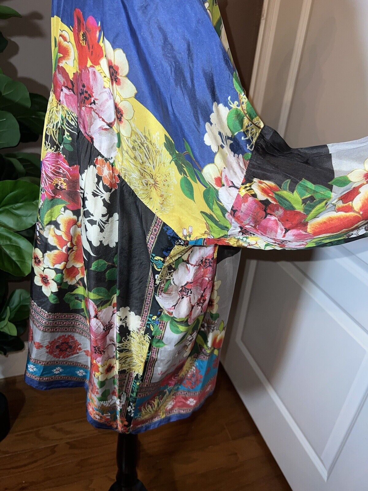 Johnny Was XL 1XL 1X 100% Silk Long Sleeve Tunic Top Kimono Vibrant Floral Color