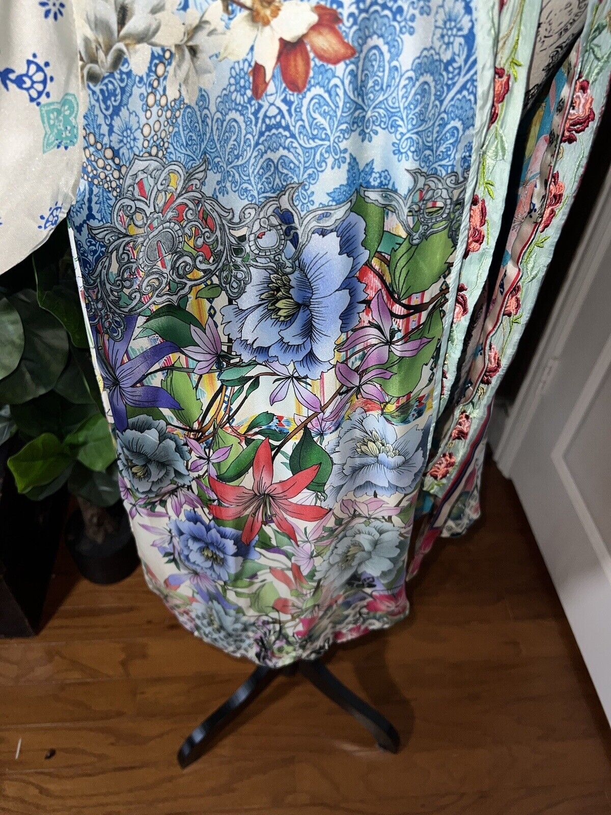 Johnny Was 100% Silk Kimono Sz L Large Gorgeous Embroidered Trim