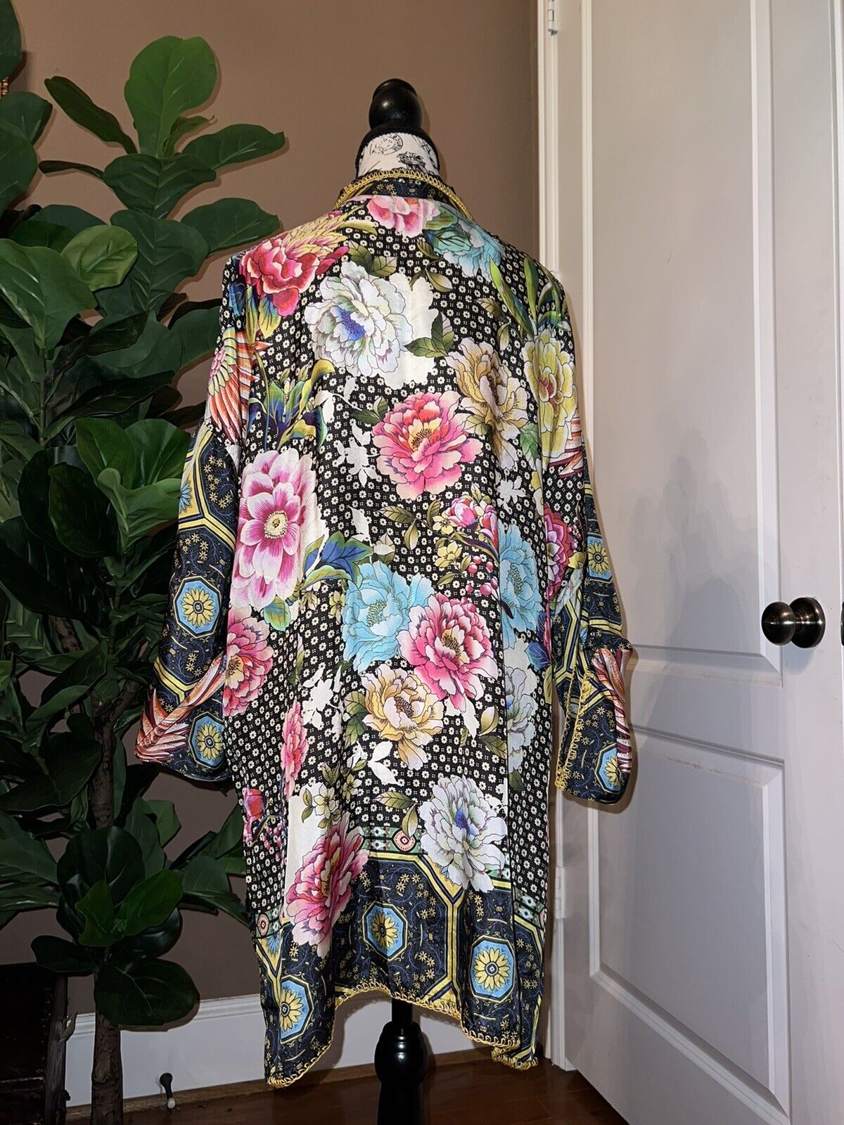 Johnny Was 100% Silk Long Sleeve Tunic Top Button Up Blouse Kimono Sleeves Sz L