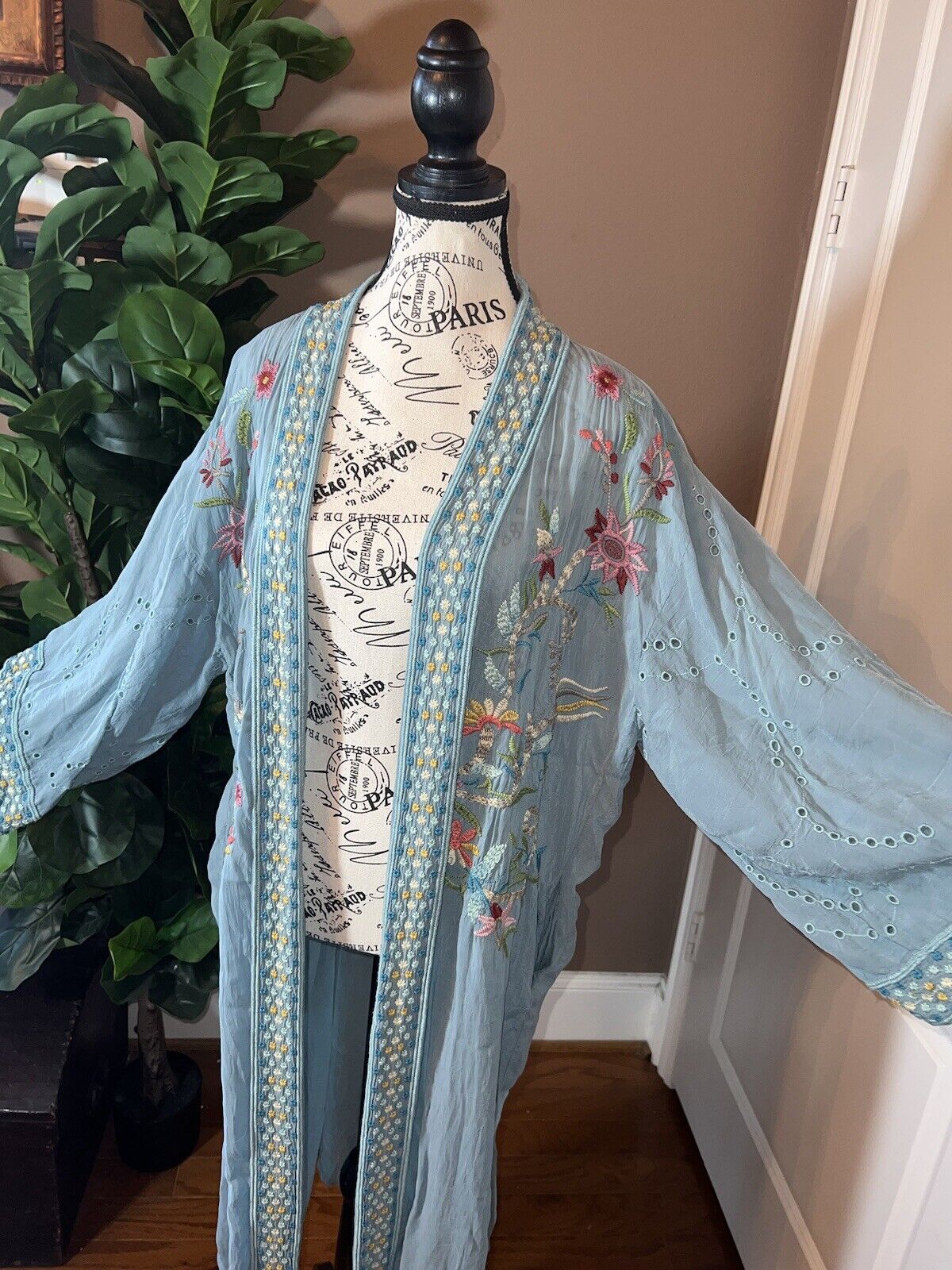 Johnny Was Silky Blue Long Kimono Duster Wrap OVERSIZED M Medium Embroidery