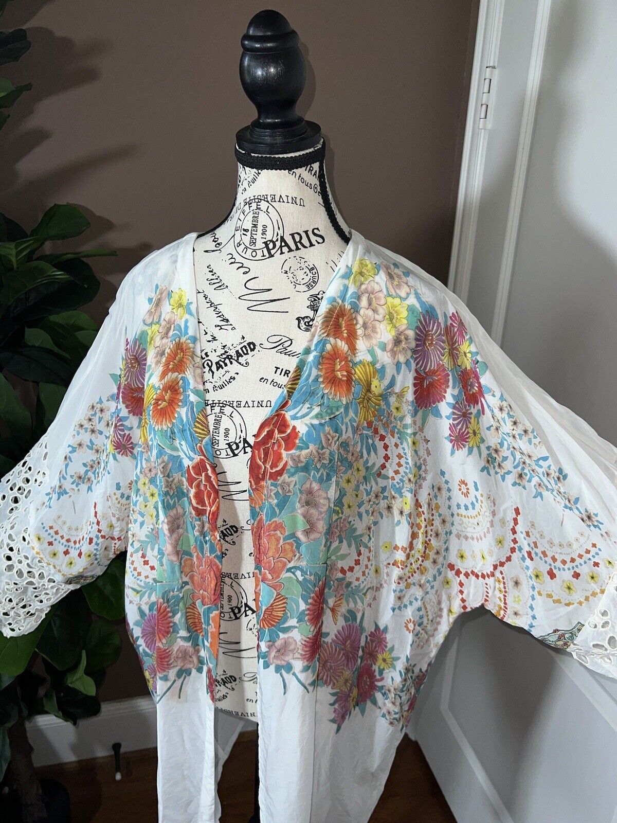 Johnny Was Silky Soft White Kimono Top Floral Eyelet Lace Sz L  Large Wrap