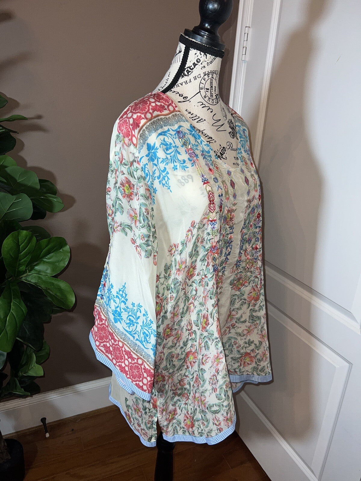 Johnny Was Sz XL Silky Soft White Tunic Top Embroidered Floral Johnny Was