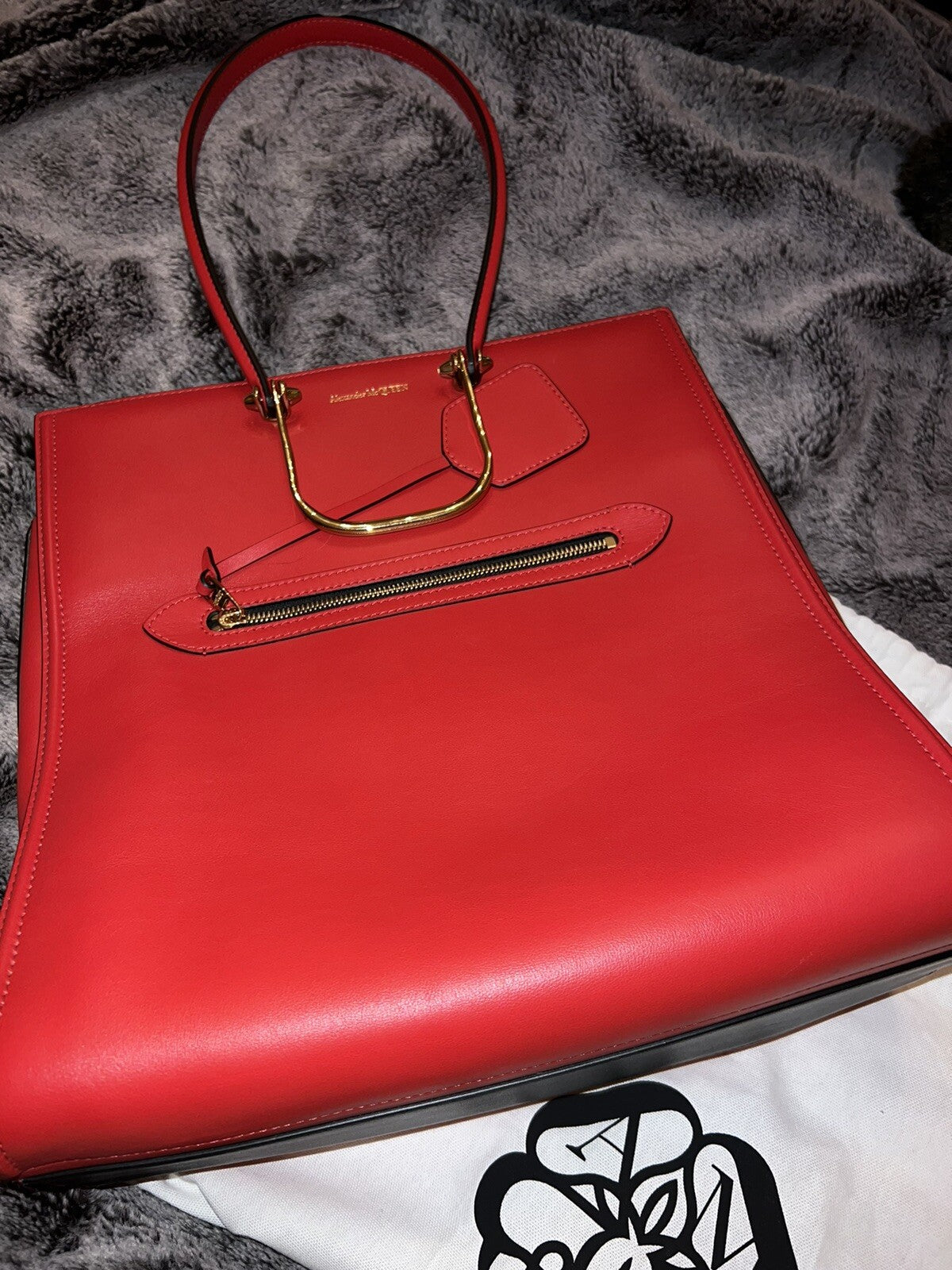Alexander McQueen Red Leather Tall Story Bag/Tote Authenticated Retail $2590 WOW Alexander McQueen