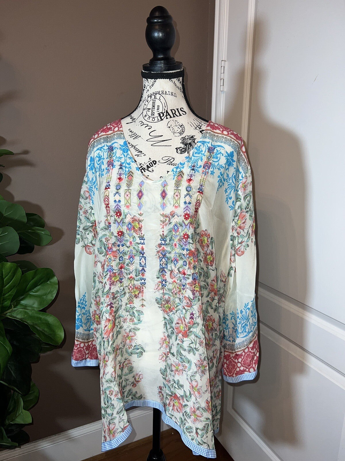 Johnny Was Sz XL Silky Soft White Tunic Top Embroidered Floral Johnny Was