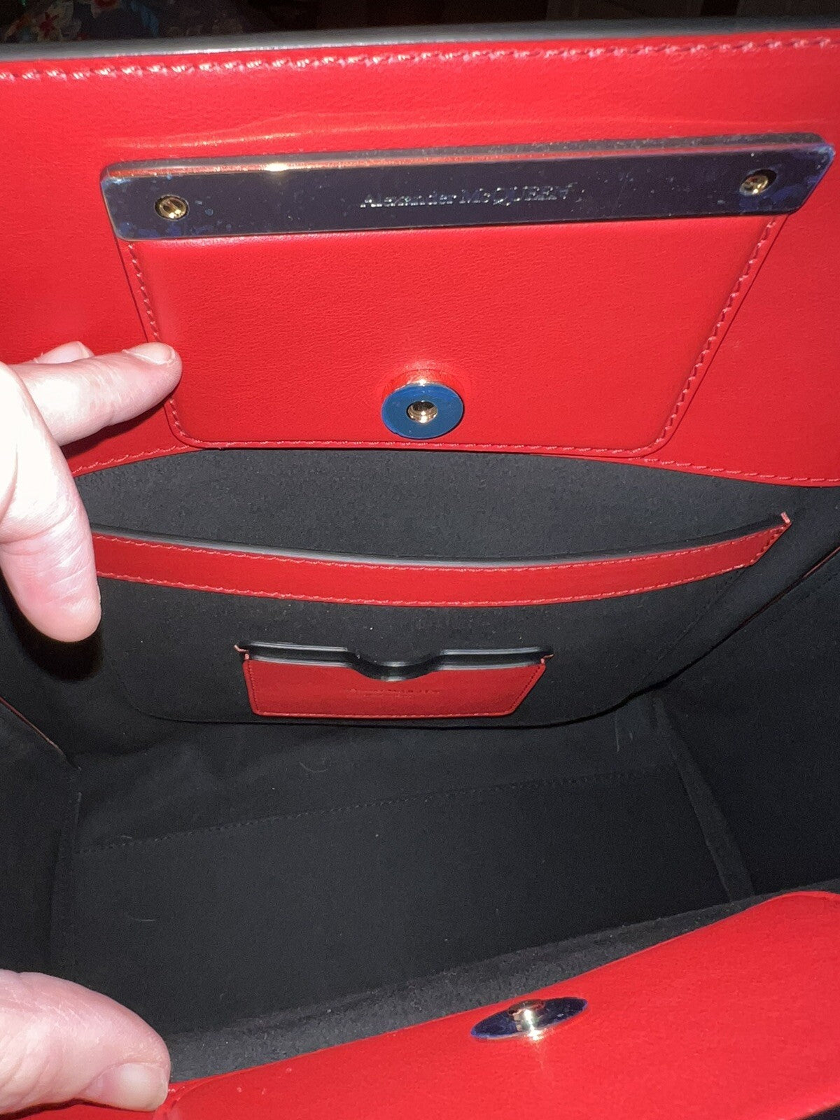 Alexander McQueen Red Leather Tall Story Bag/Tote Authenticated Retail $2590 WOW Alexander McQueen