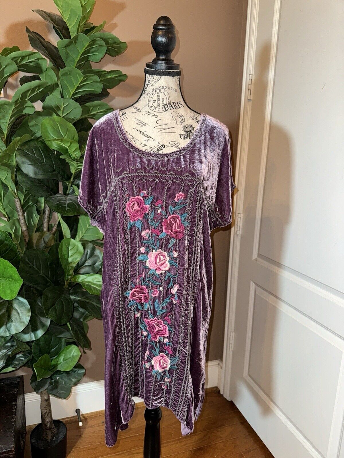 Johnny Was L Purple Velvet Heavily Embroidered Shift Mini Dress Short Sleeve