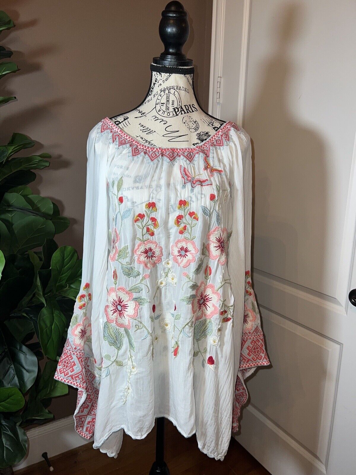 Johnny Was L Large Embroidered Silky Pink White Tunic Top Kimono Sleeves SPRING