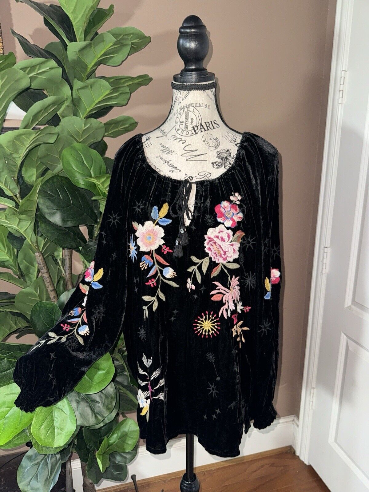 Johnny Was L Large Black Velvet Roses & Stars Embroidered Peasant Tunic Top