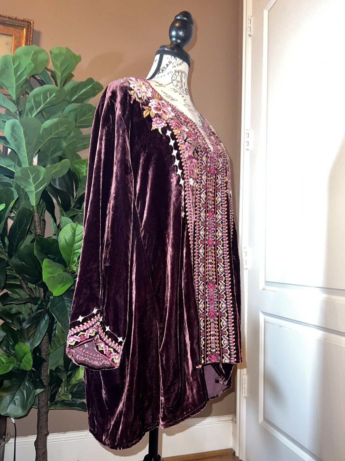 Johnny Was M Medium Purple Velvet Heavily Embroidered Tunic Top Kimono Sleeves