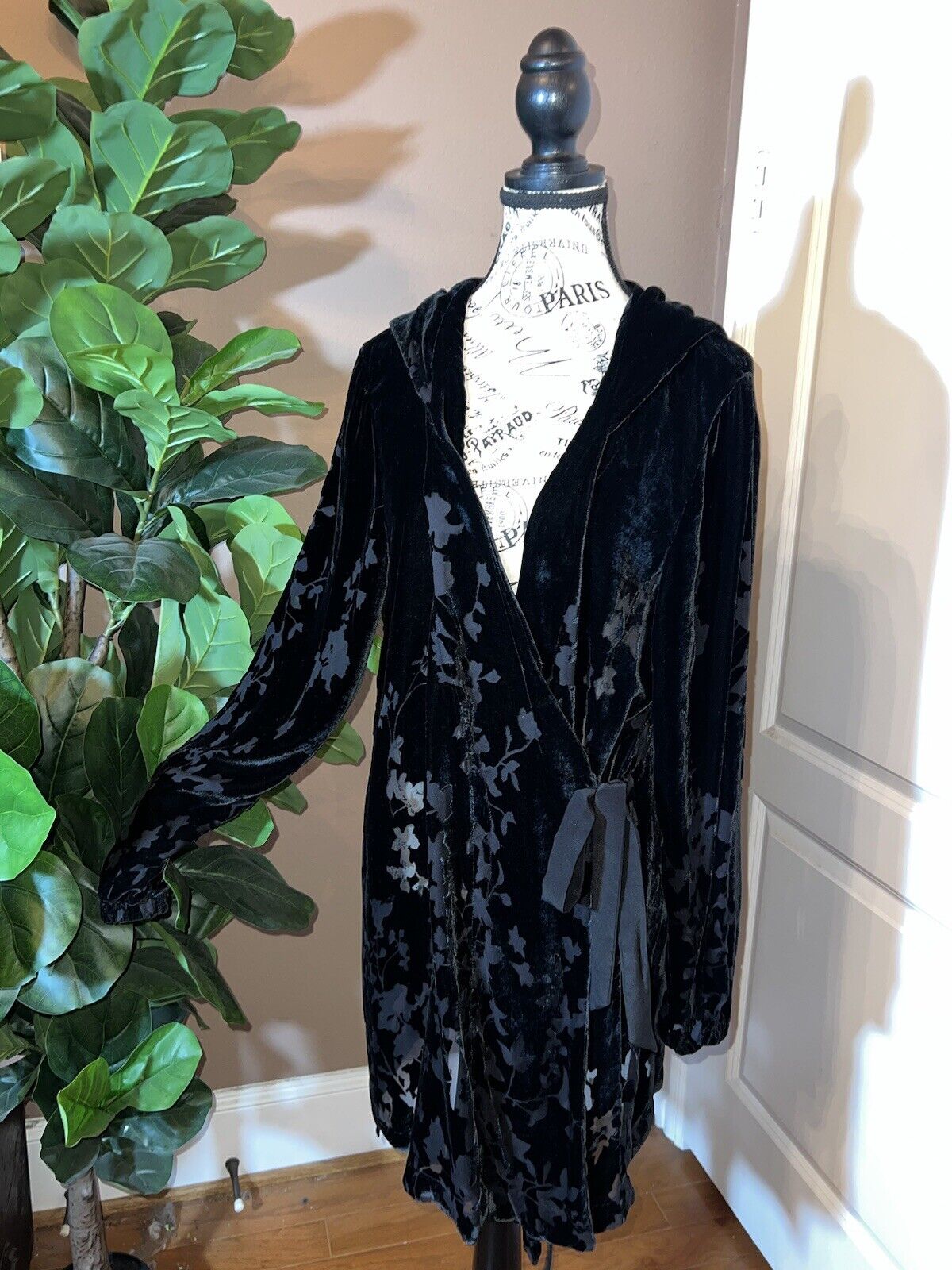 Johnny Was Black Burnout Velvet Sz L Large Luxurious Wrap Kimono Hoodie