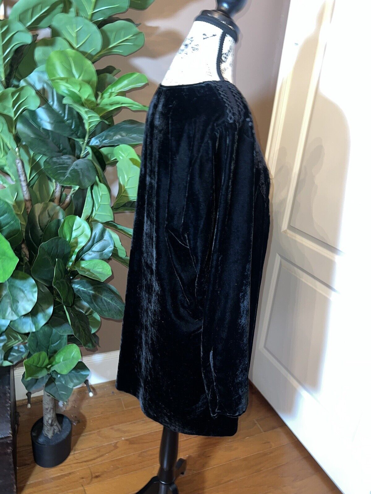 Johnny Was XL 1X 1XL Black Velvet Tonal Embroidery Tunic Top Kimono Sleeves