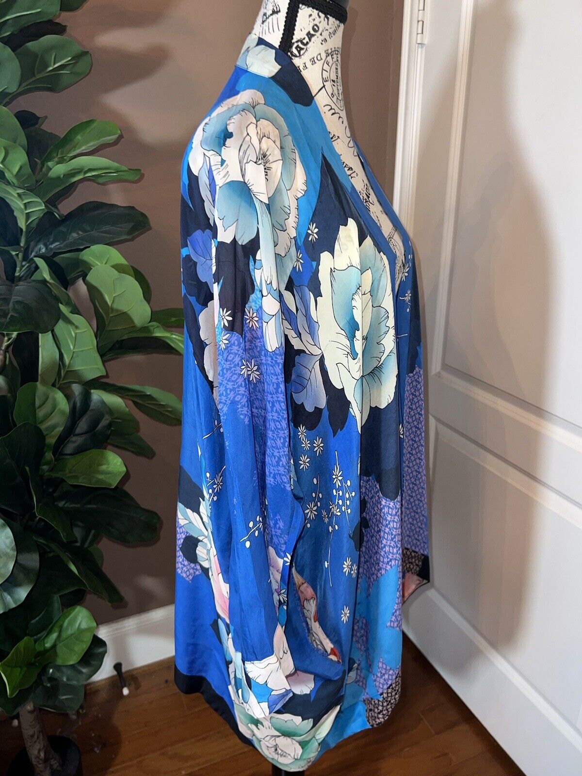 Johnny Was Silky Blue Floral Kimono Wrap Cardigan XL 1X 1XL Embroidered