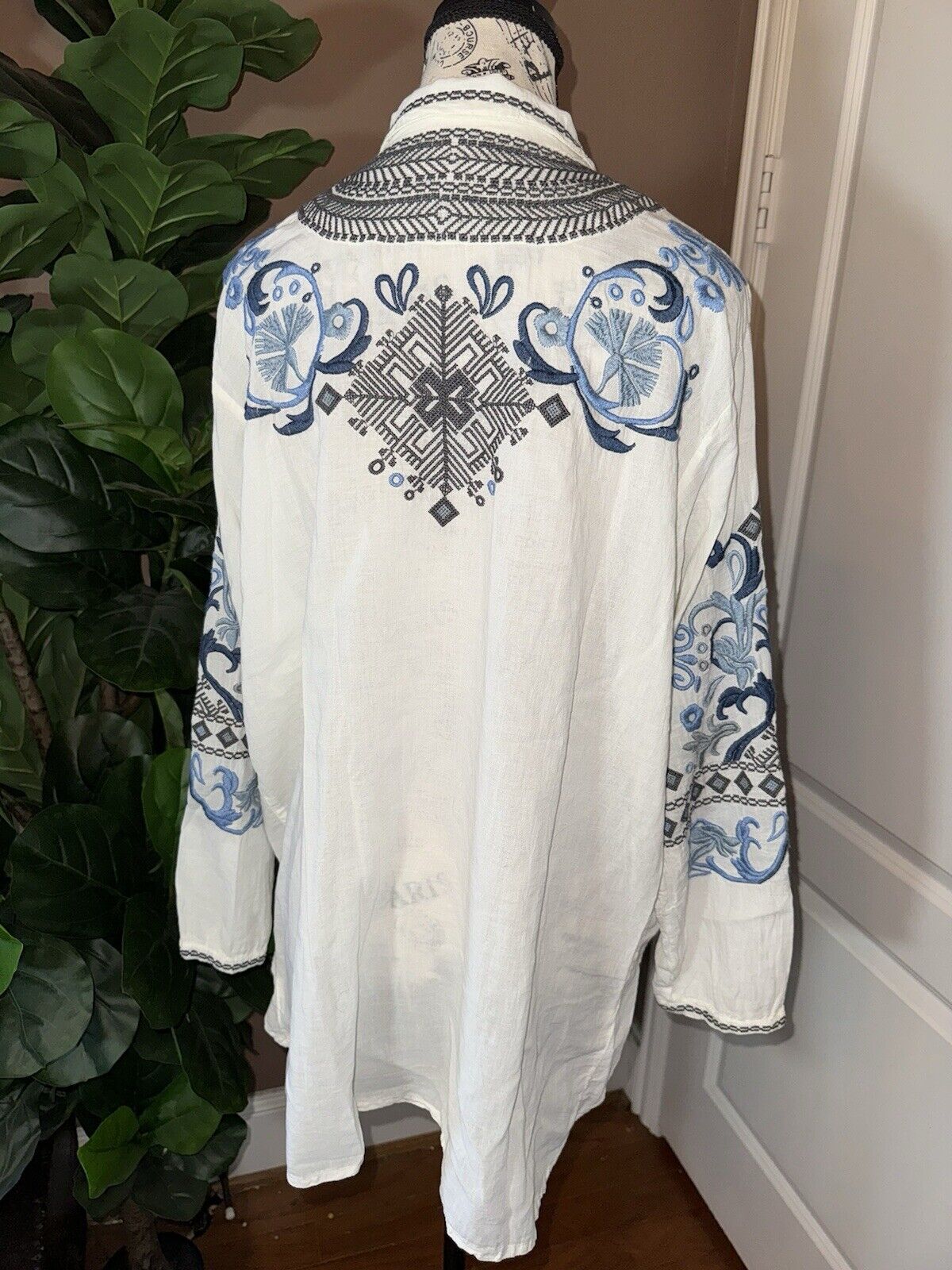 Johnny Was XL Blue & White Embroidered Floral Button Up Blouse Top Long Sleeve