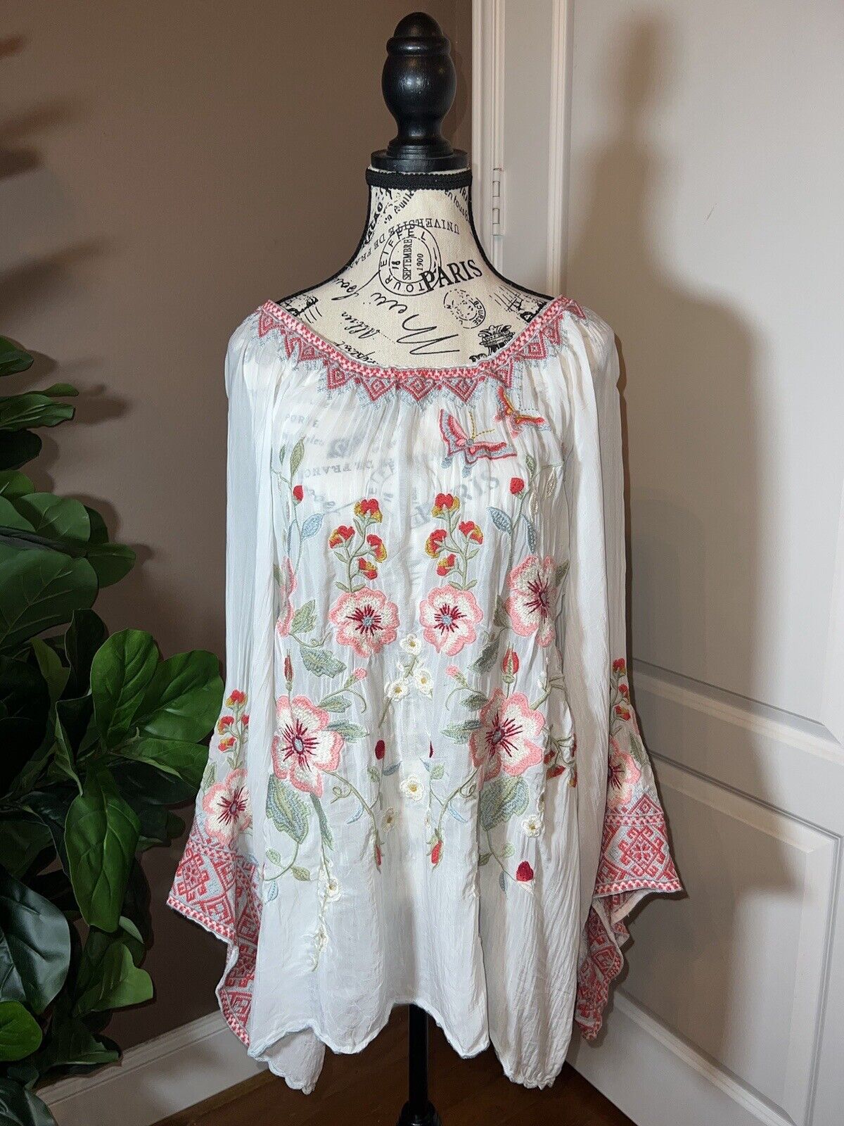 Johnny Was L Large Embroidered Silky Pink White Tunic Top Kimono Sleeves SPRING