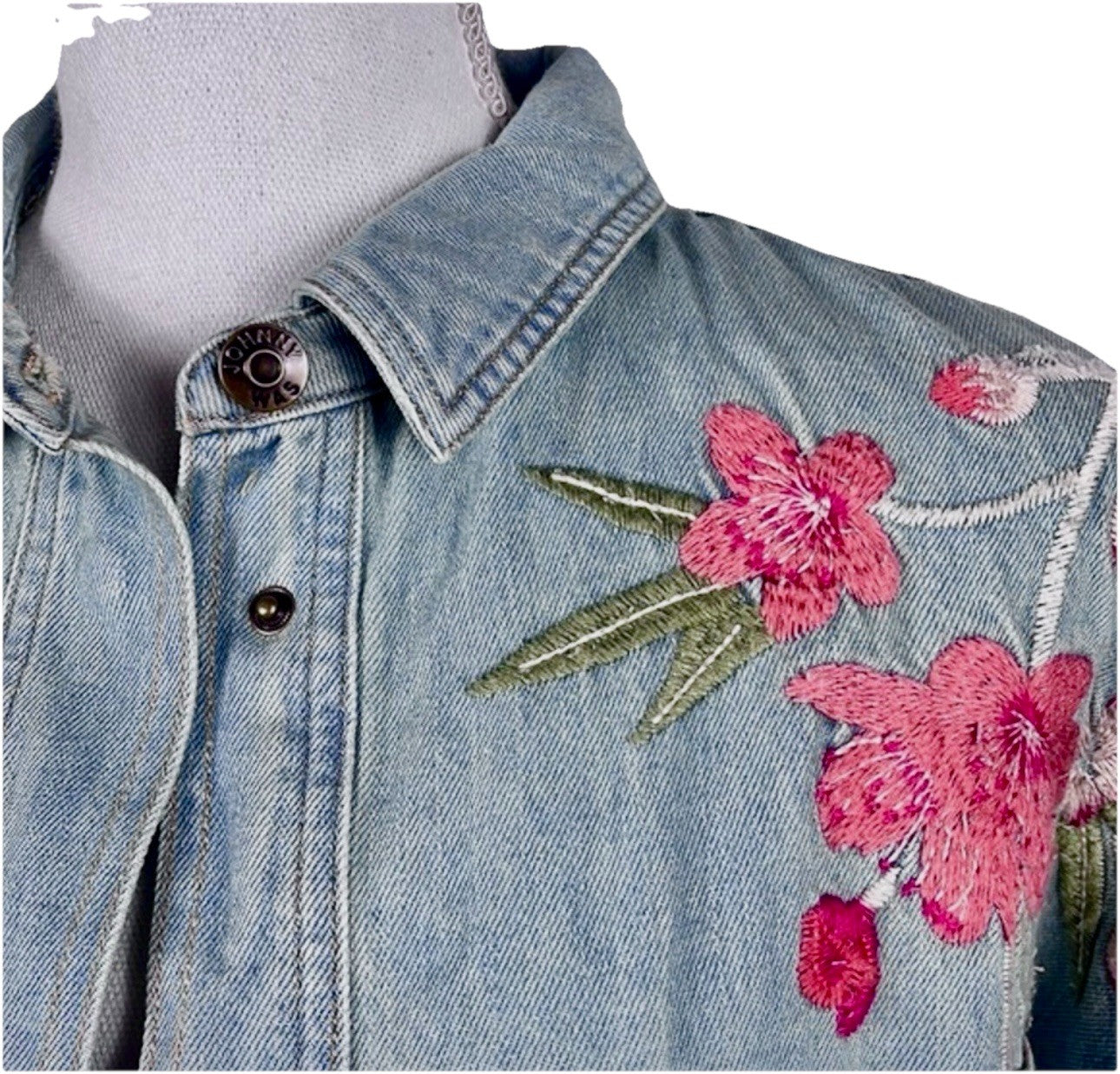 Johnny Was XL Denim Jacket Shacket Coat Embroidered Roses Light Wash Johnny Was