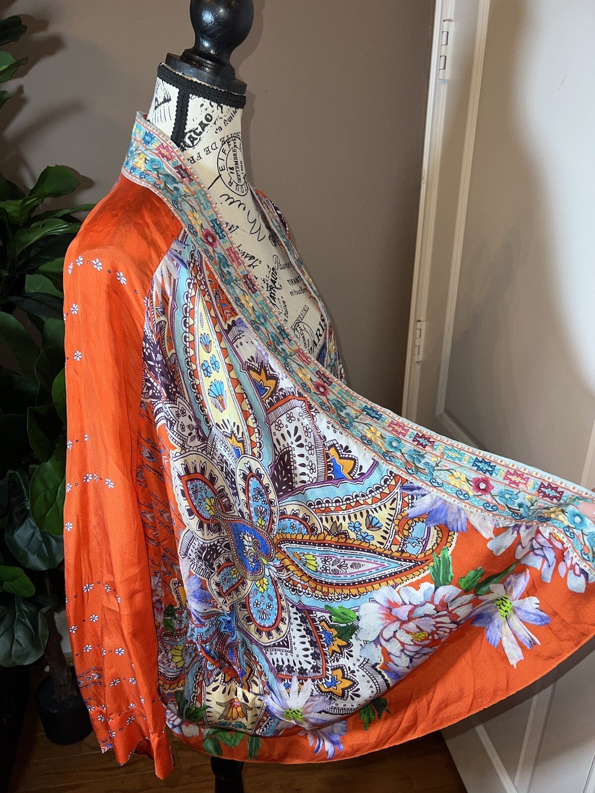 New Johnny Was 100% Silk Kimono XL Embroidered Floral Handkerchief Hem Johnny Was