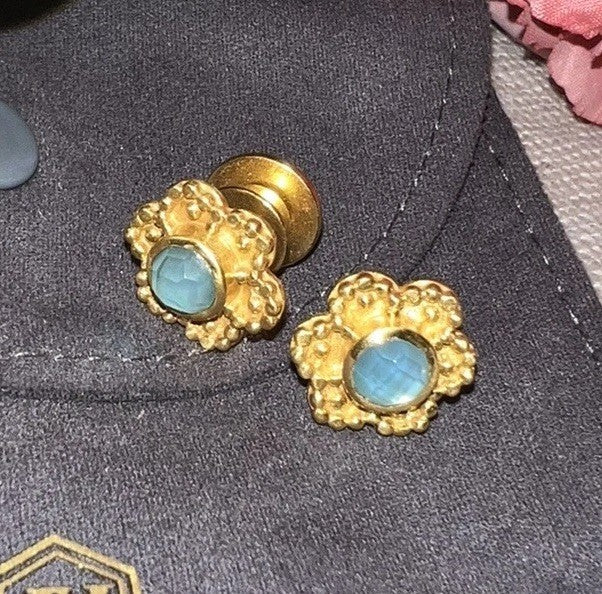 8896352