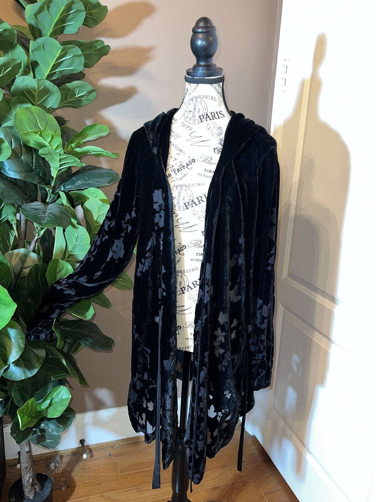 Johnny Was Black Burnout Velvet Sz L Large Luxurious Wrap Kimono Hoodie