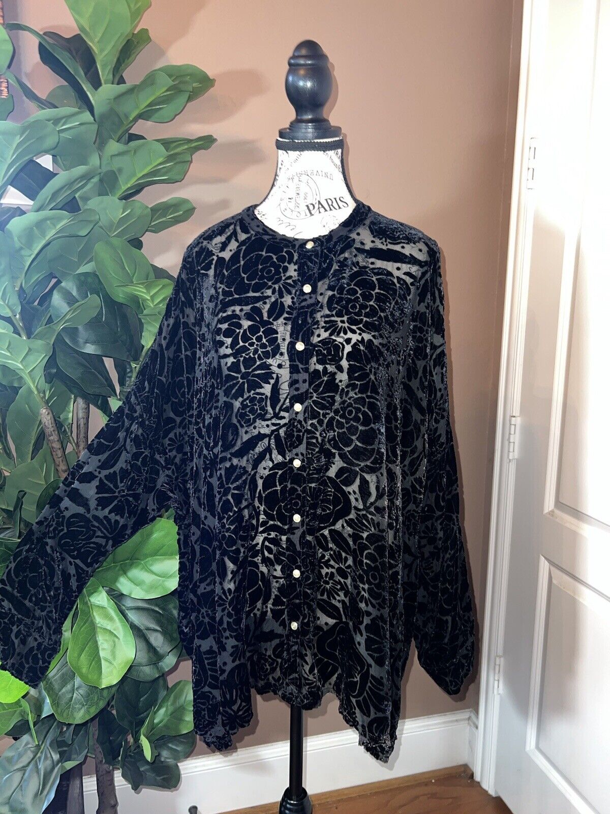 Johnny Was Black Burnout Silk & Velvet Button Up Tunic Top XL Extra Large CLASSY