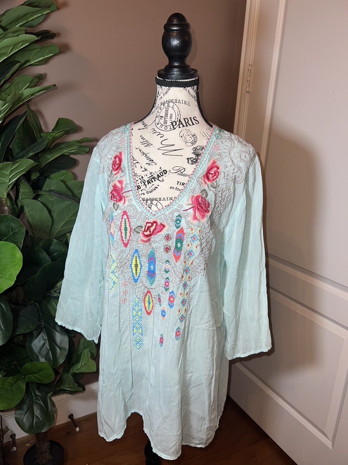 Johnny Was XL Baby Blue Tunic Top Cool Lightweight Silky Soft BOHO Embroidery Johnny Was