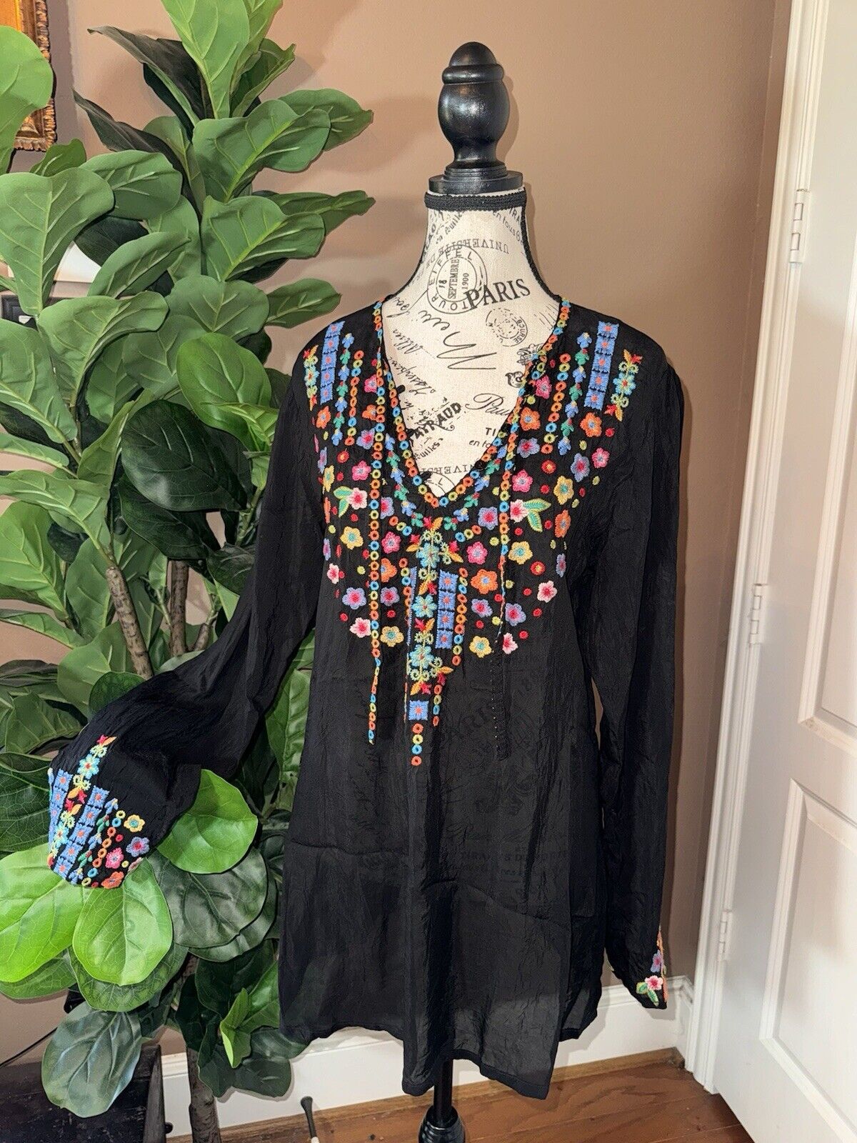 Johnny Was Silky Black Blouse Peasant Top Tunic Sz L Large Embroidered NICE